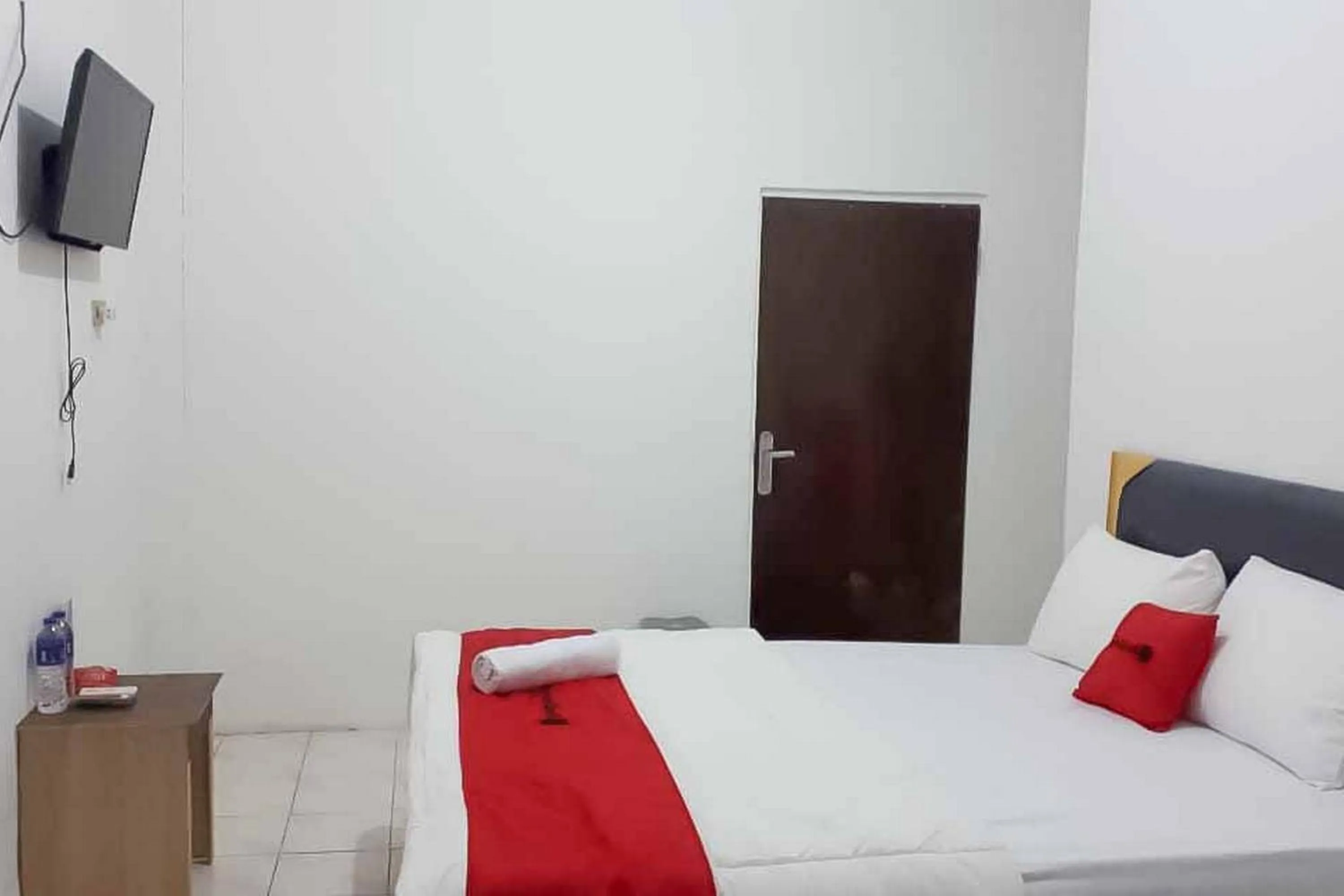 Bed in RedDoorz near Lampung Walk 2
