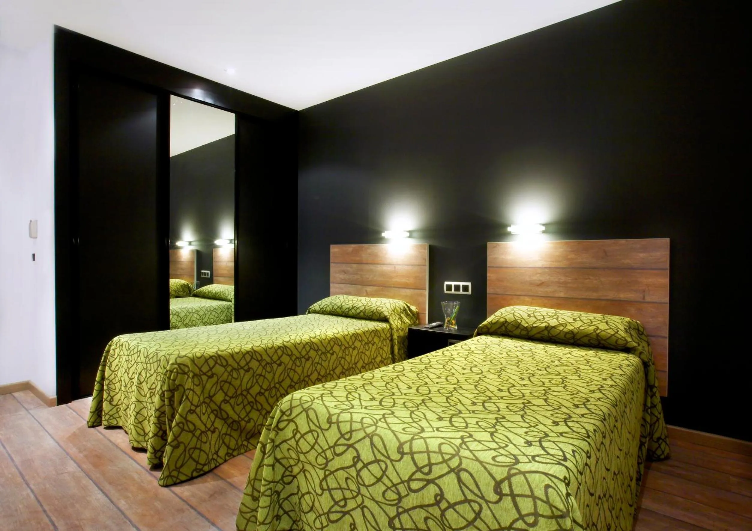 Photo of the whole room, Bed in Rey Don Sancho