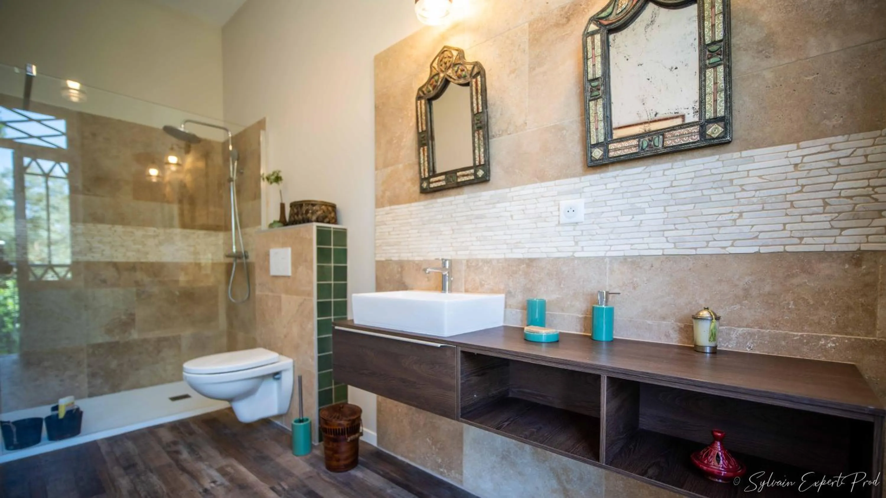 Toilet in I love Bergerac