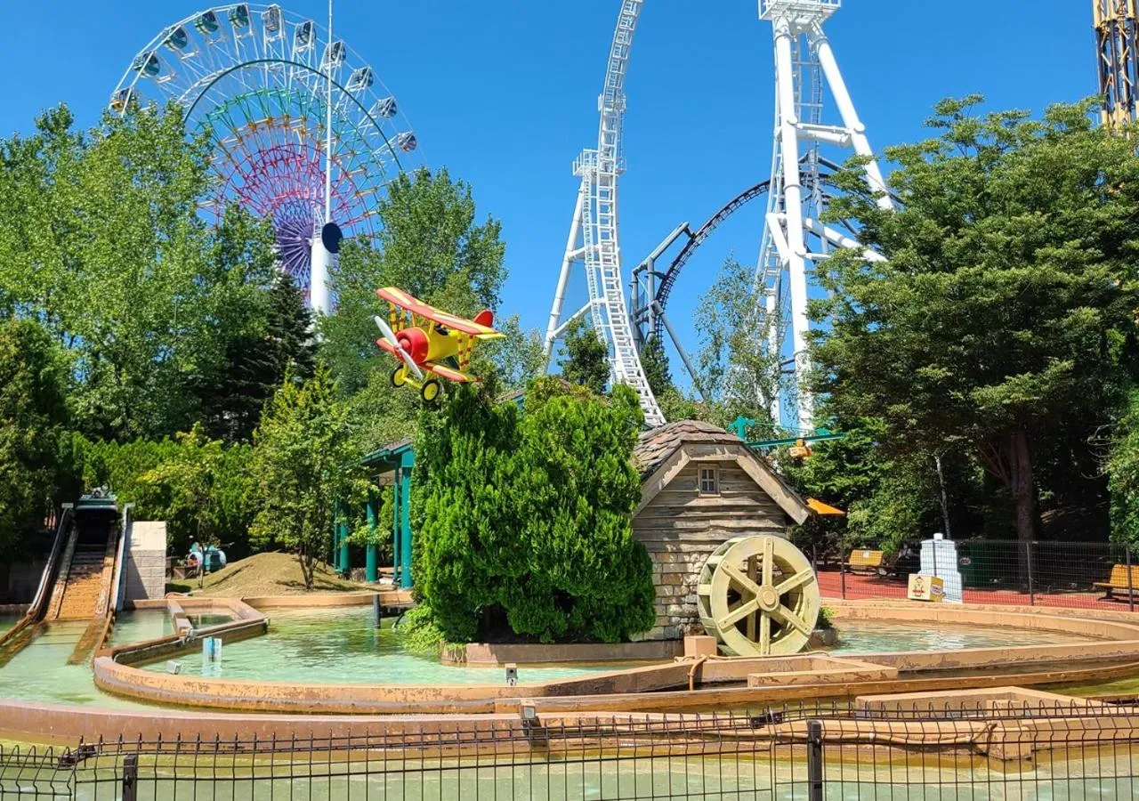 Nearby landmark in Bluebird Hotel