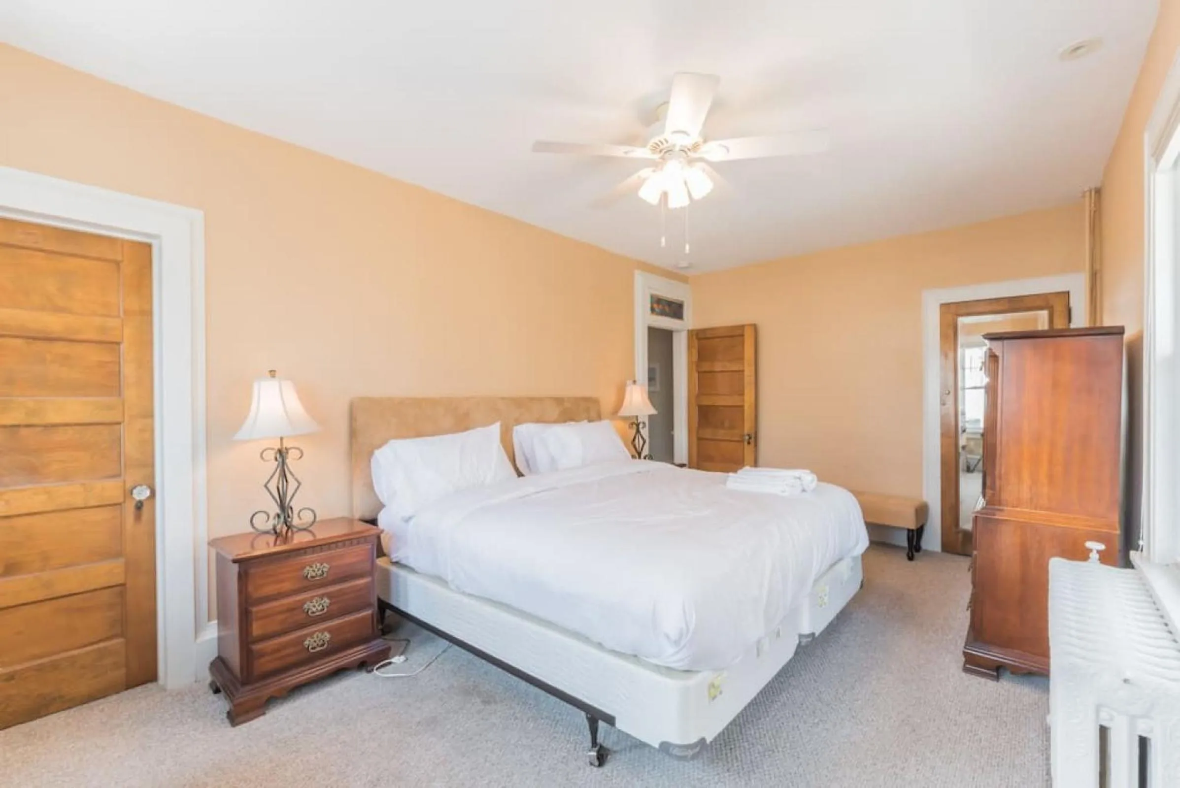 Bedroom, Bed in Beach Block 7 bdrms Parking Patio and Sunroom