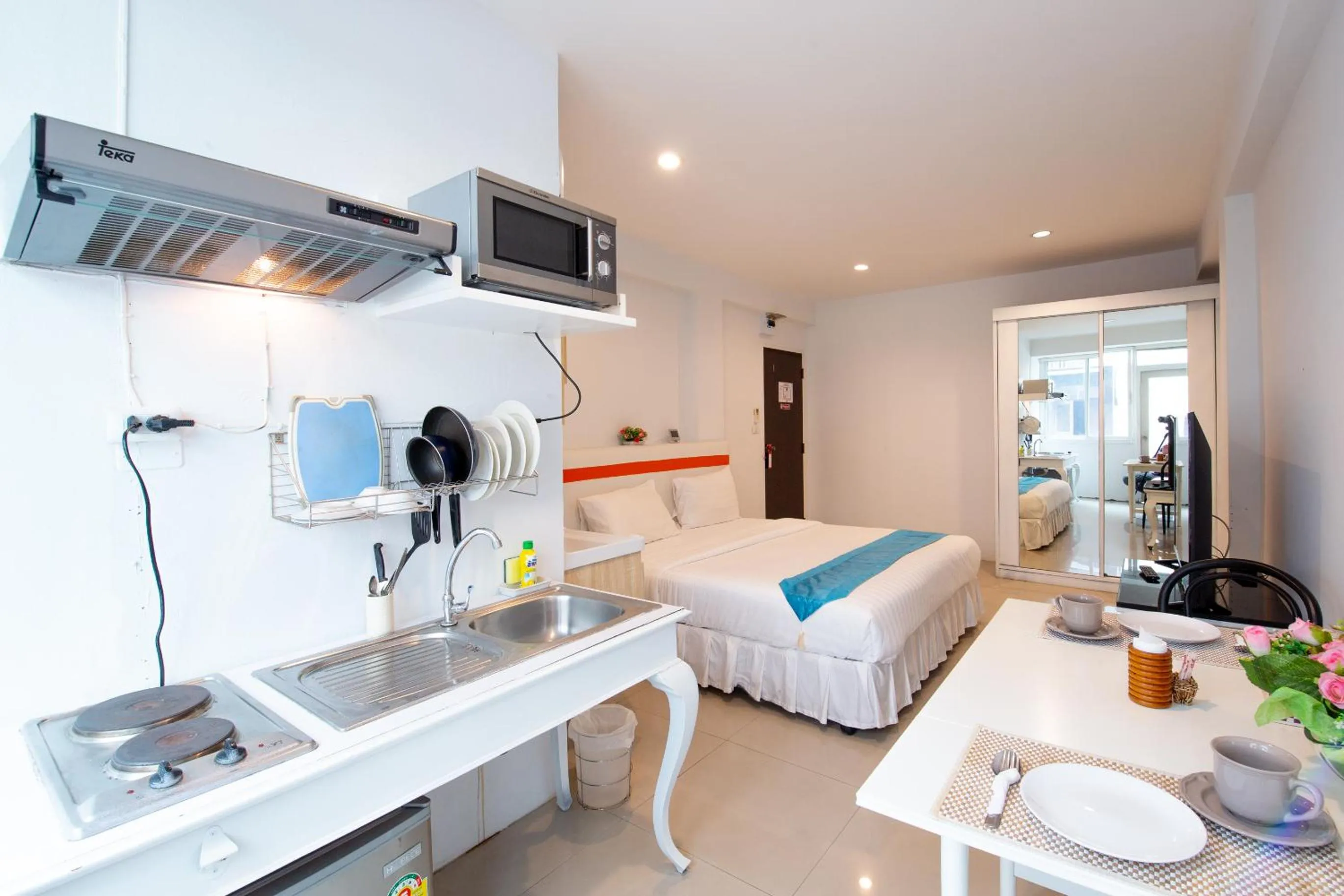 Bed in Arawana Residence Phromphong