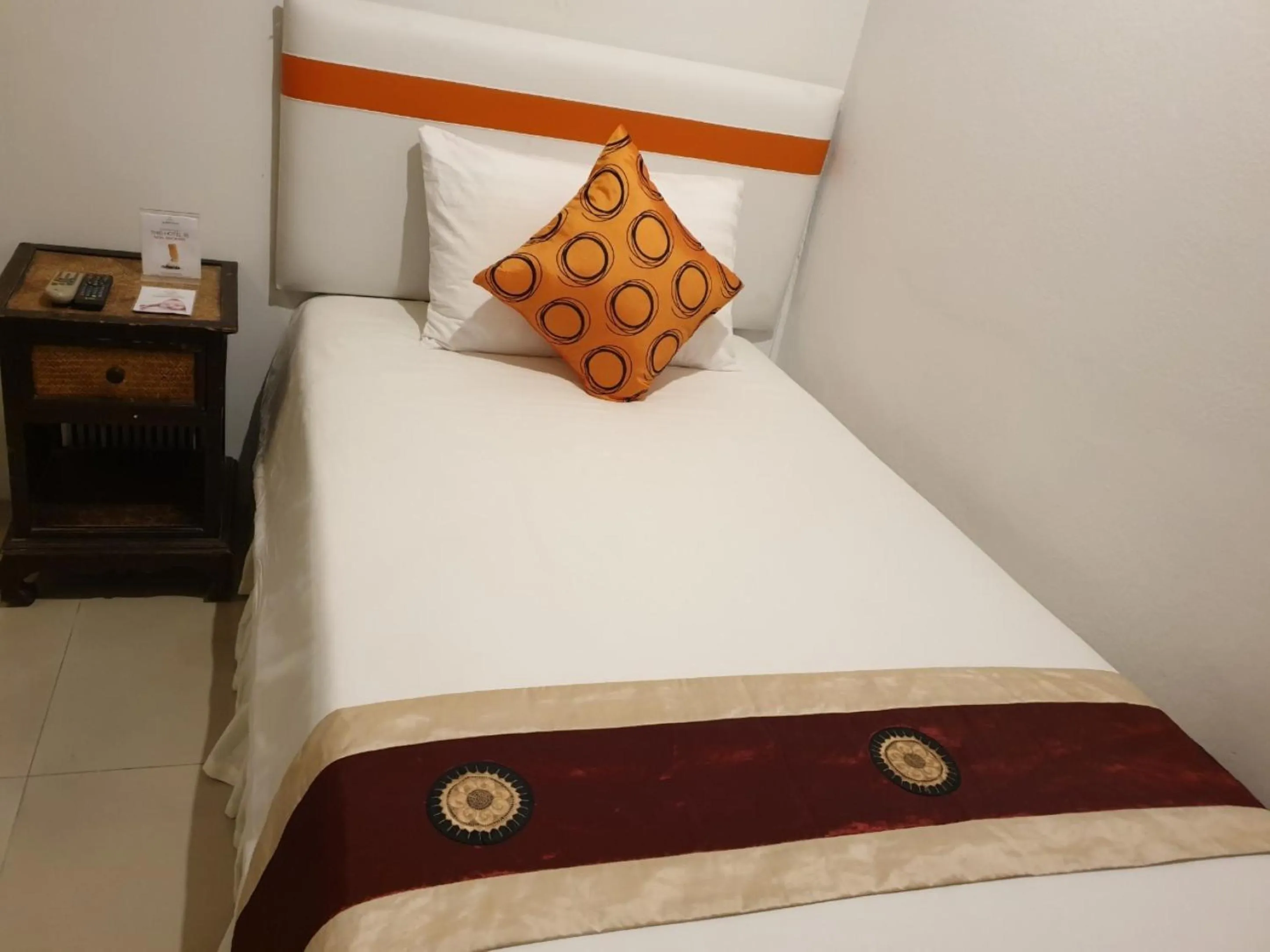 Bed in Arawana Residence Phromphong