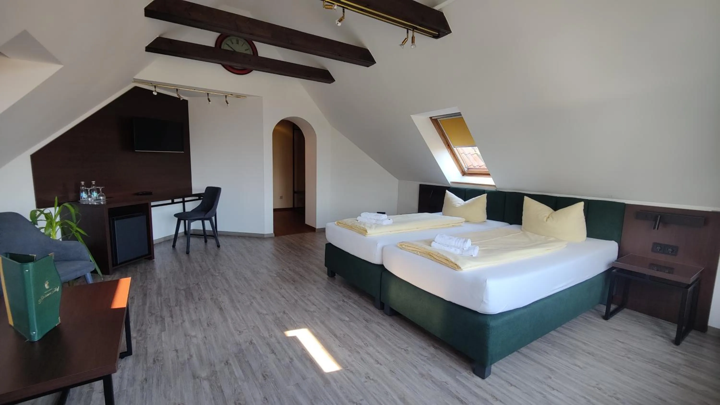 Photo of the whole room, Bed in Hotel Stettiner Hof