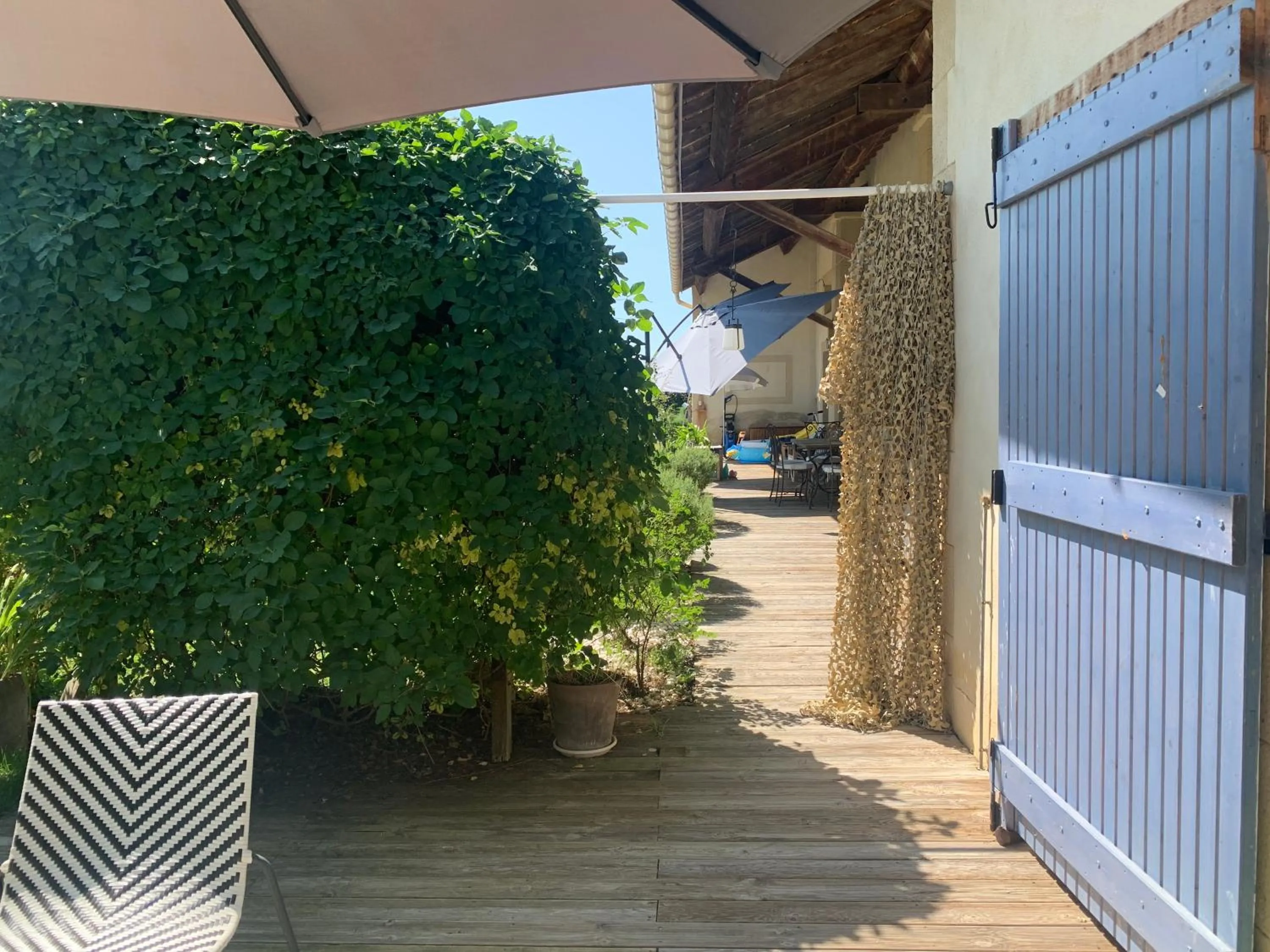 Patio in Chambre en Drôme Tropicale