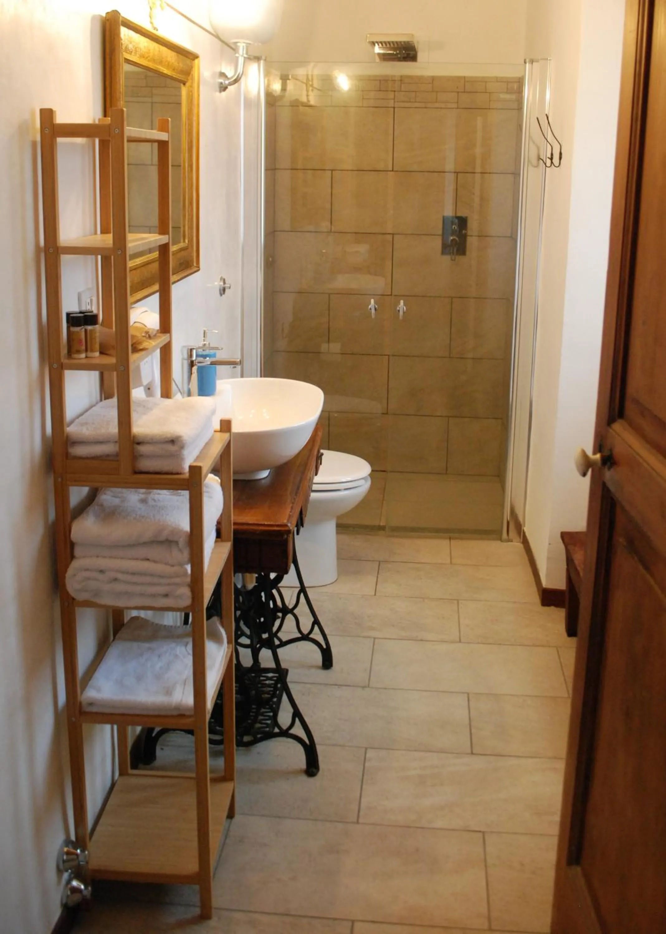 Shower in B&B Donna Livia