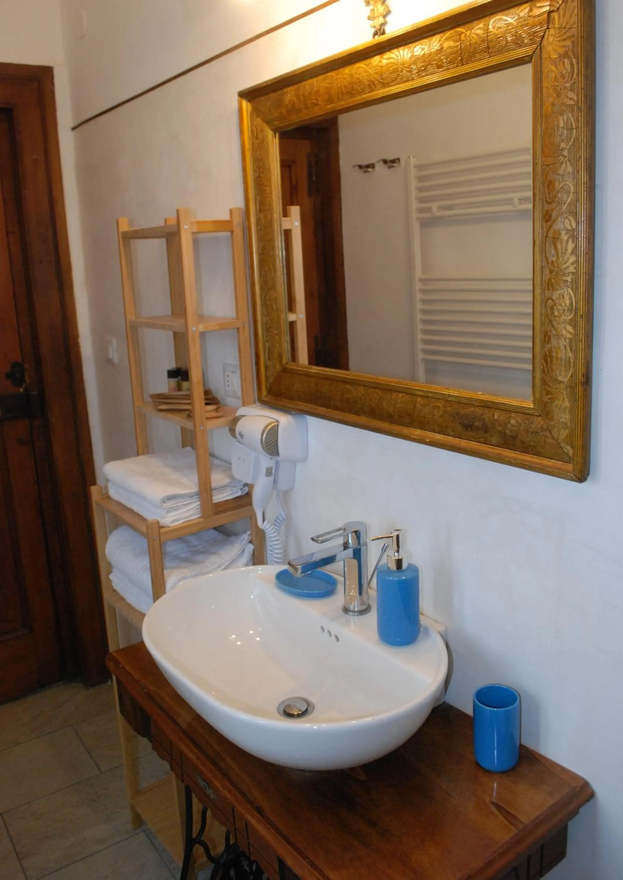 Shower in B&B Donna Livia