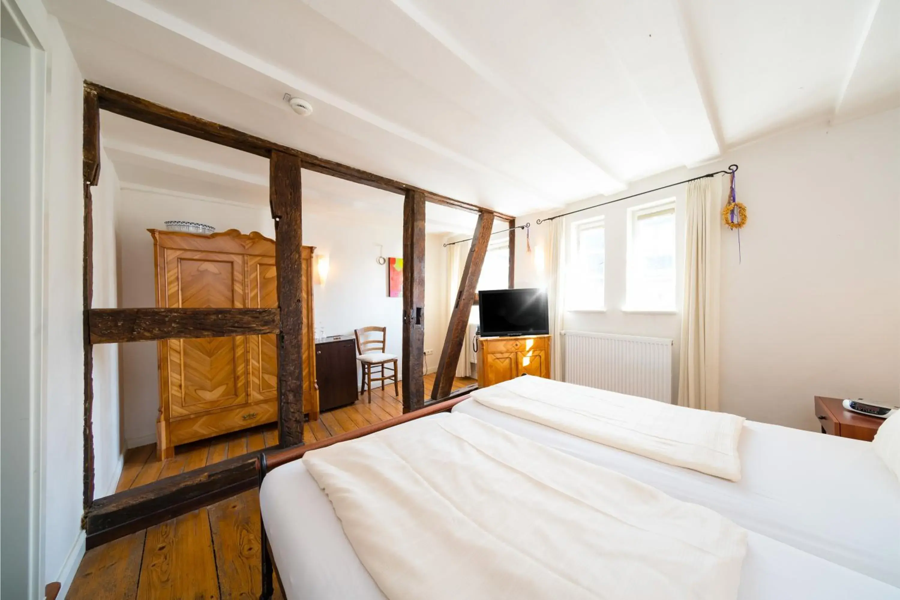 Budget Double Room - single occupancy in Hotel Zeltinger-Hof - Gasthaus des Rieslings Budget Double Room - single occupancy in Hotel Zeltinger-Hof - Gasthaus des Rieslings