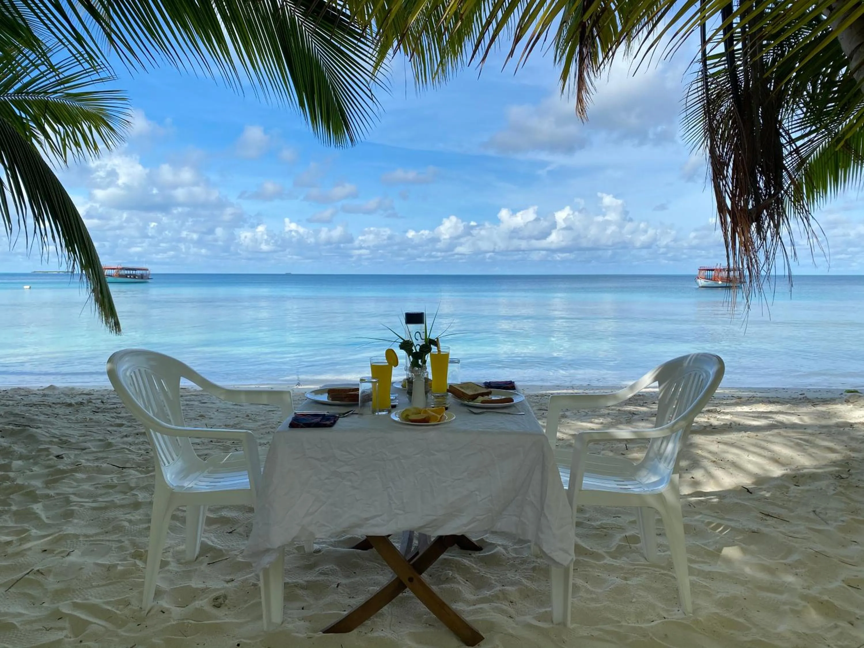 Breakfast in Mandhoo Inn