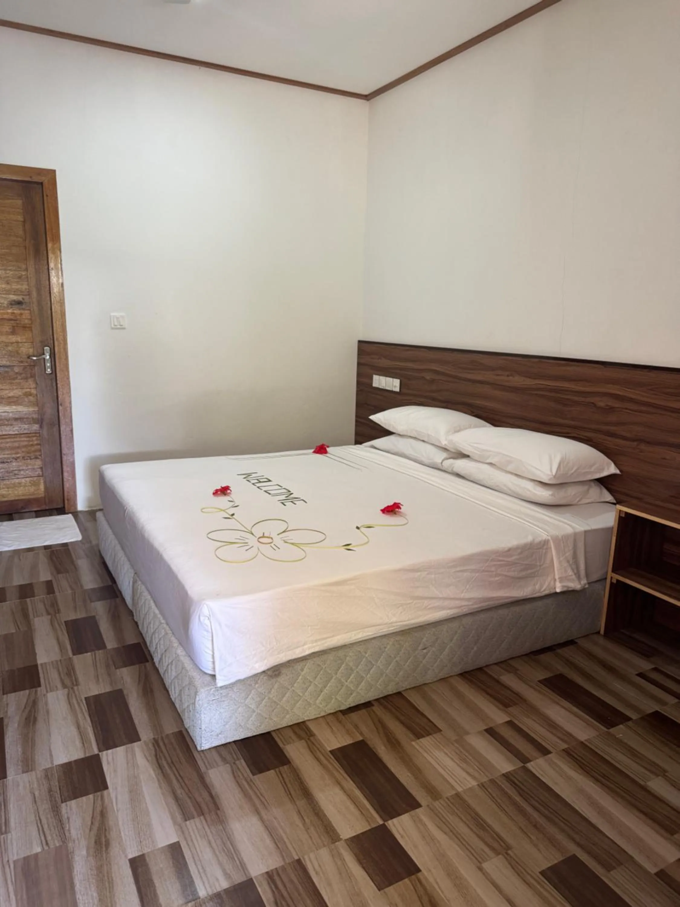 Bed in Mandhoo Inn