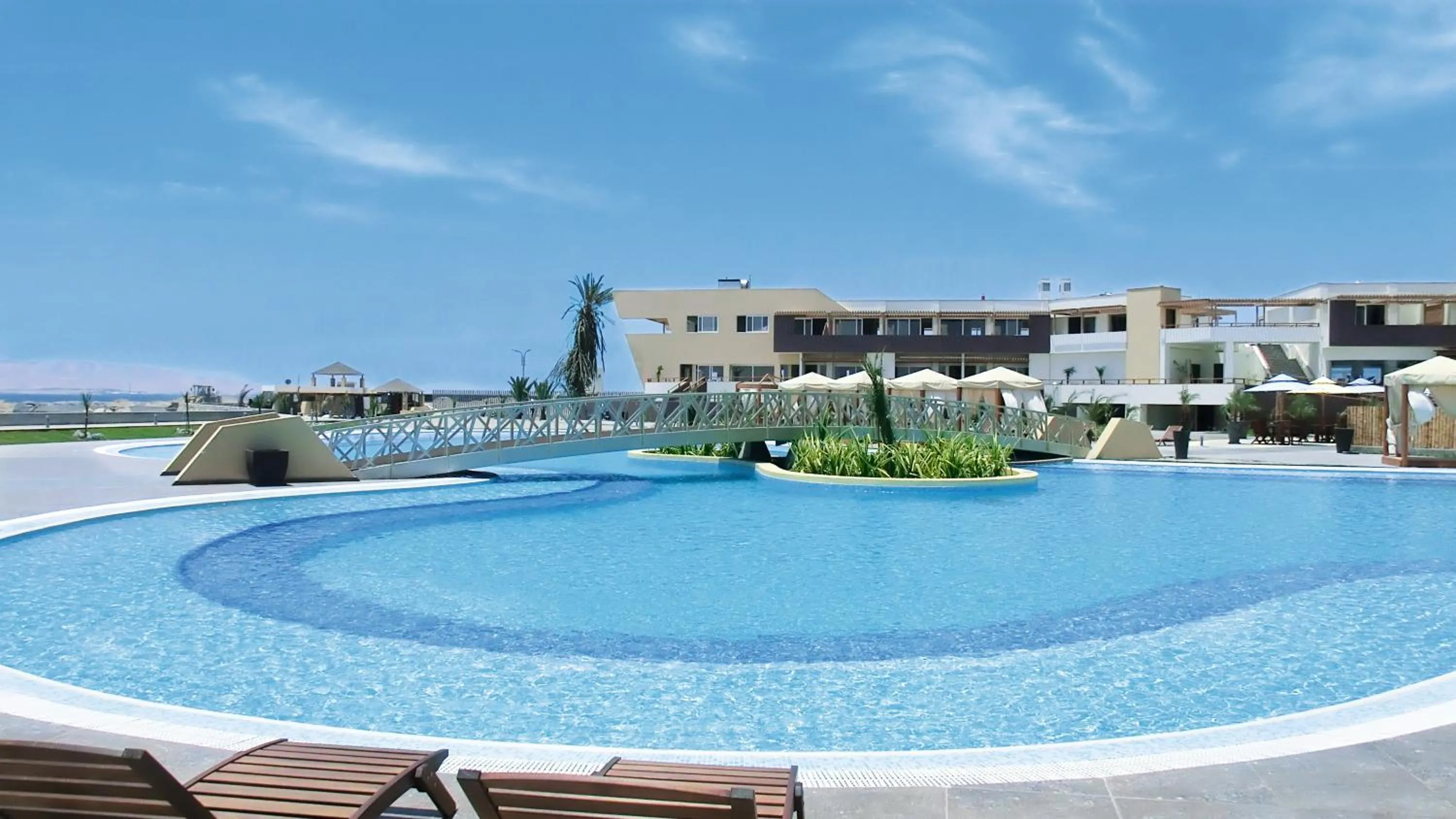 Swimming pool in Aranwa Paracas Resort & Spa
