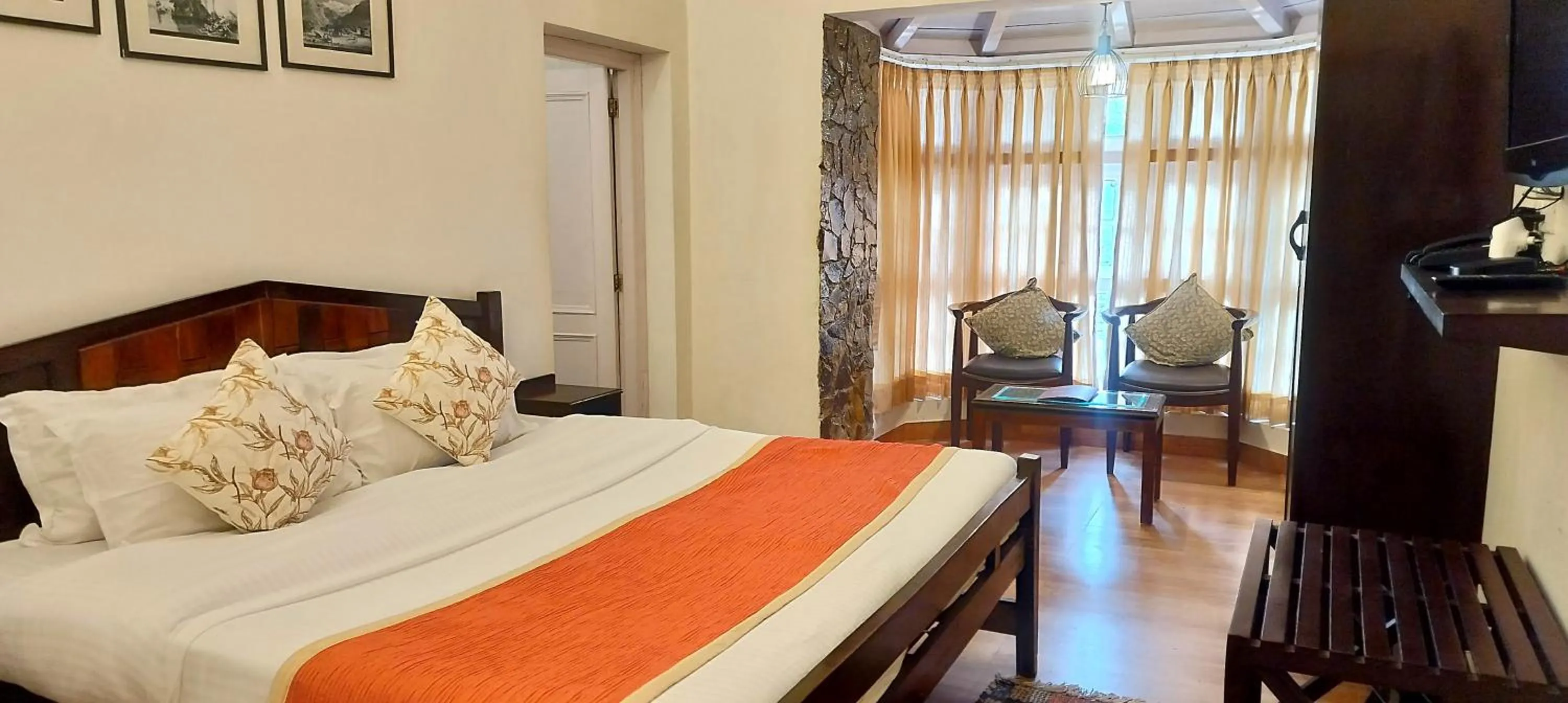 Photo of the whole room in Bhikampur Lodge By Nine Hotels