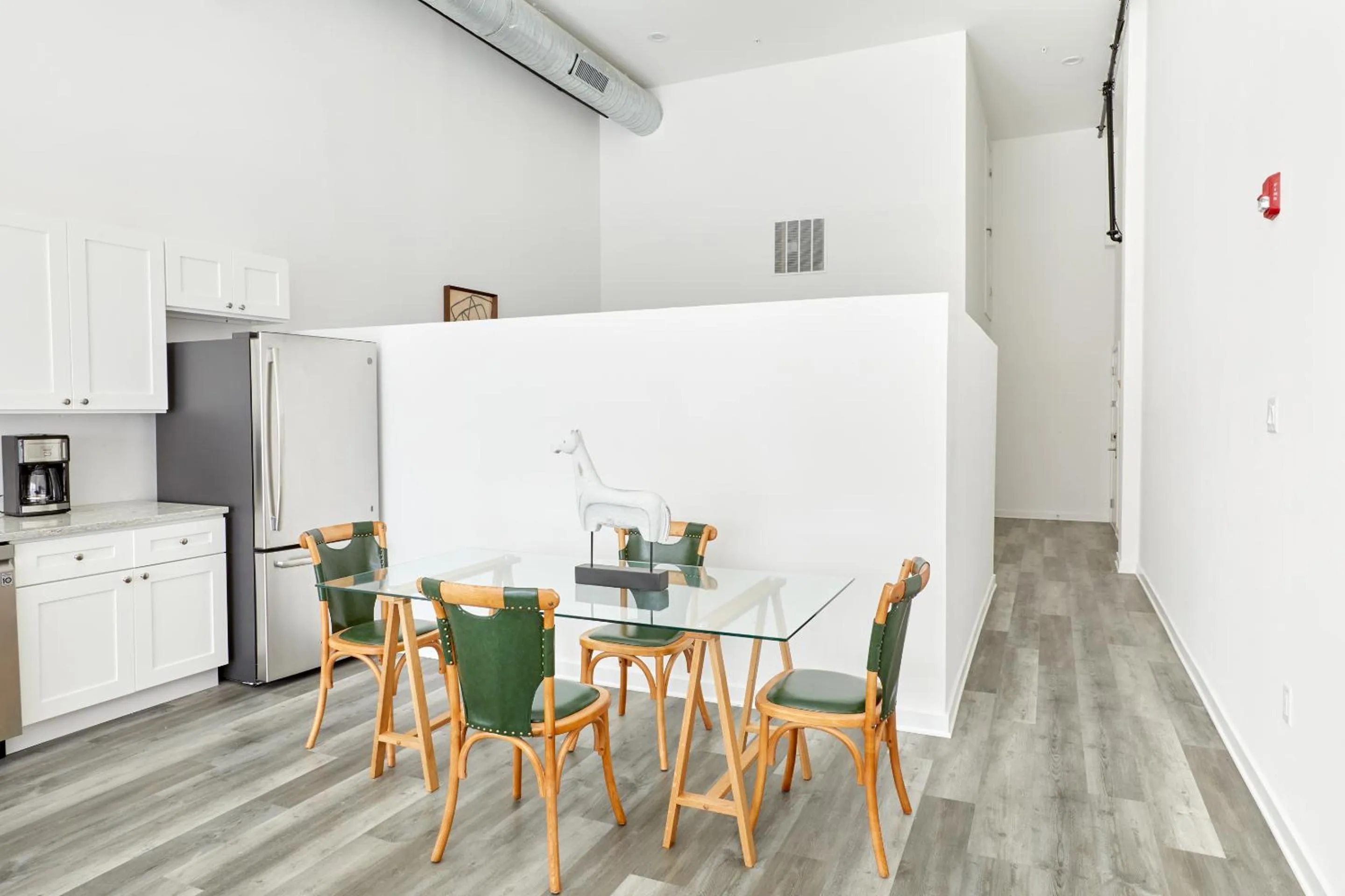 Dining area in Sonder 655 Lofts