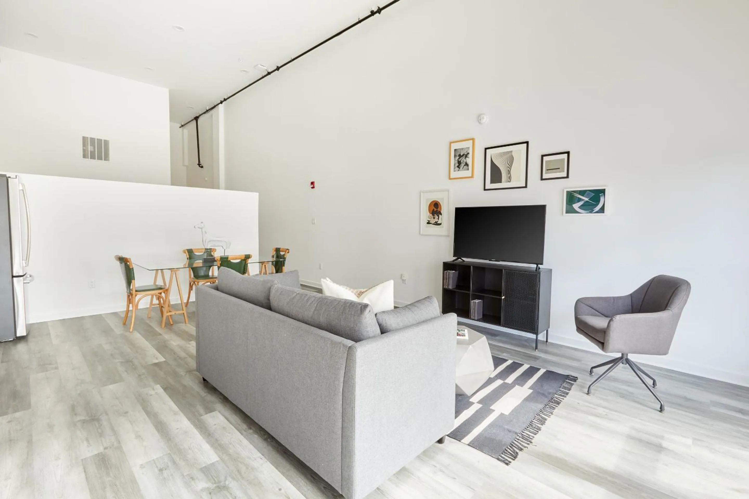 Living room in Sonder 655 Lofts