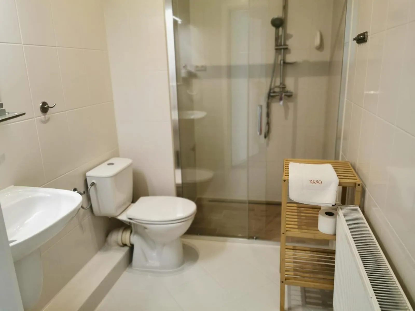 Shower in Hotel Onyx