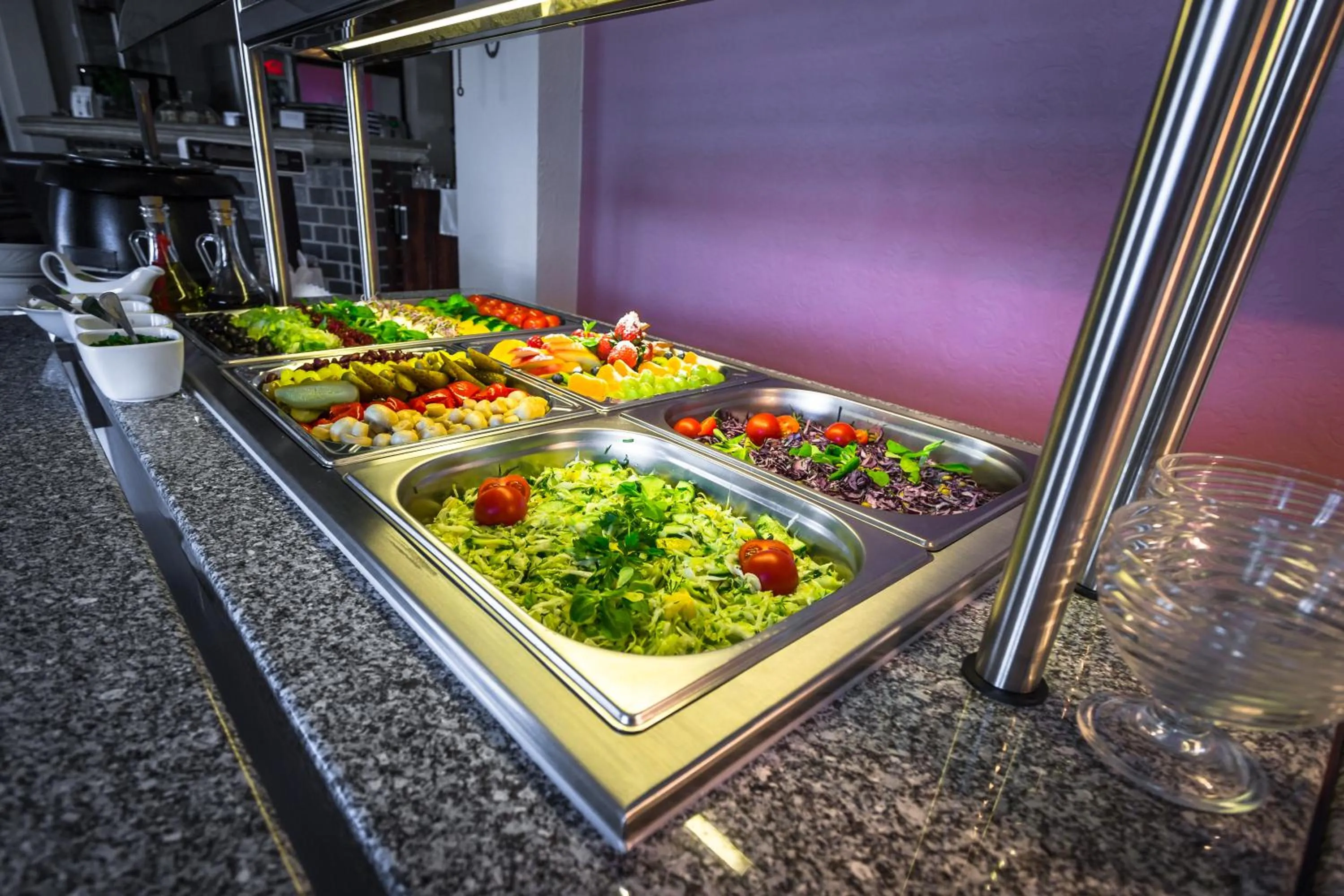 Restaurant/places to eat in Hotel Onyx