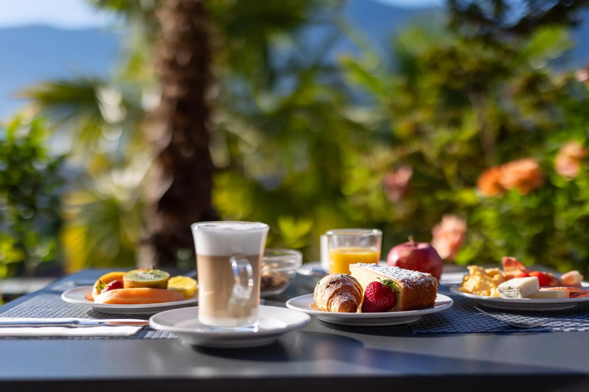 Breakfast in Easy Stay by Hotel La Perla