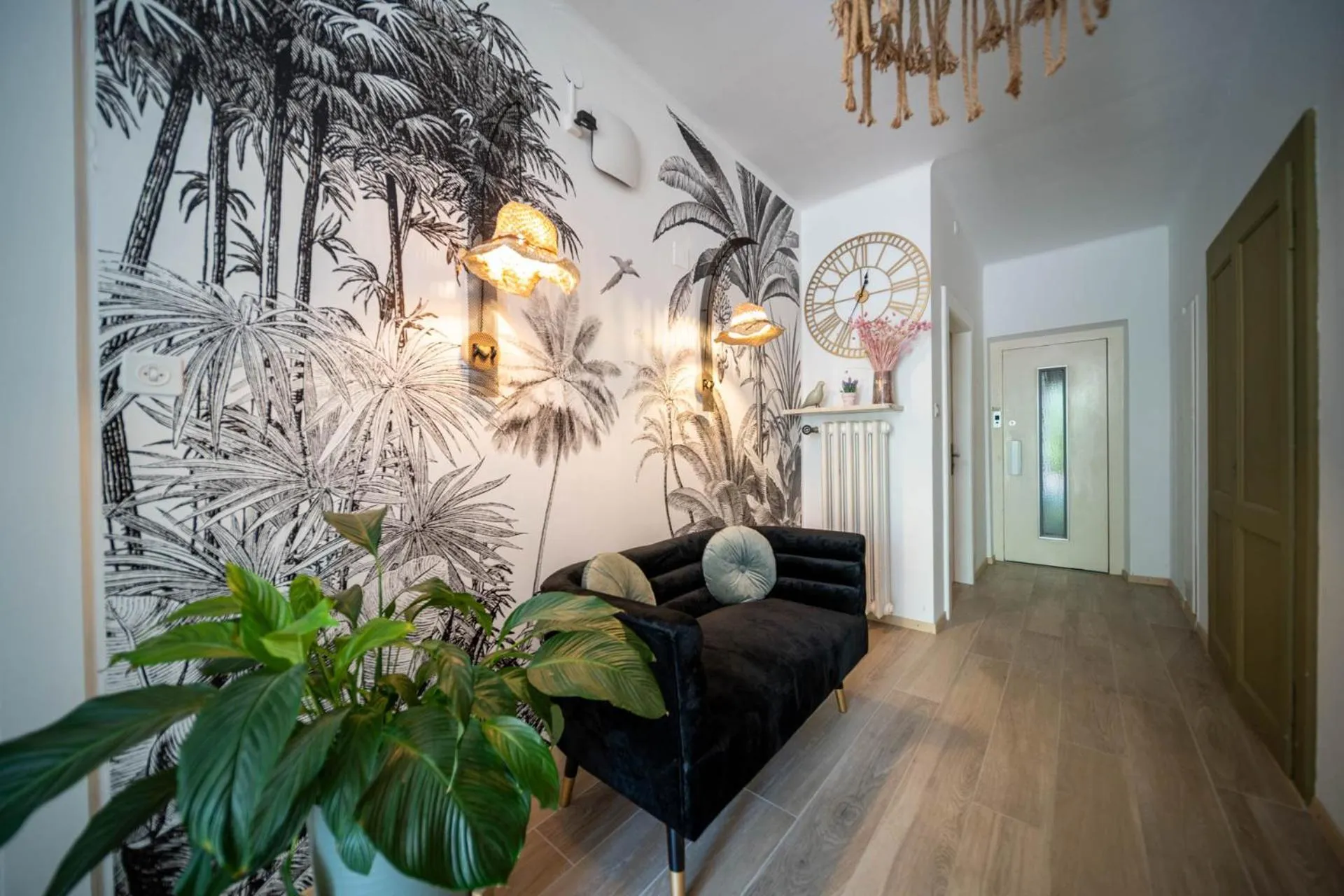 Property building in Easy Stay by Hotel La Perla