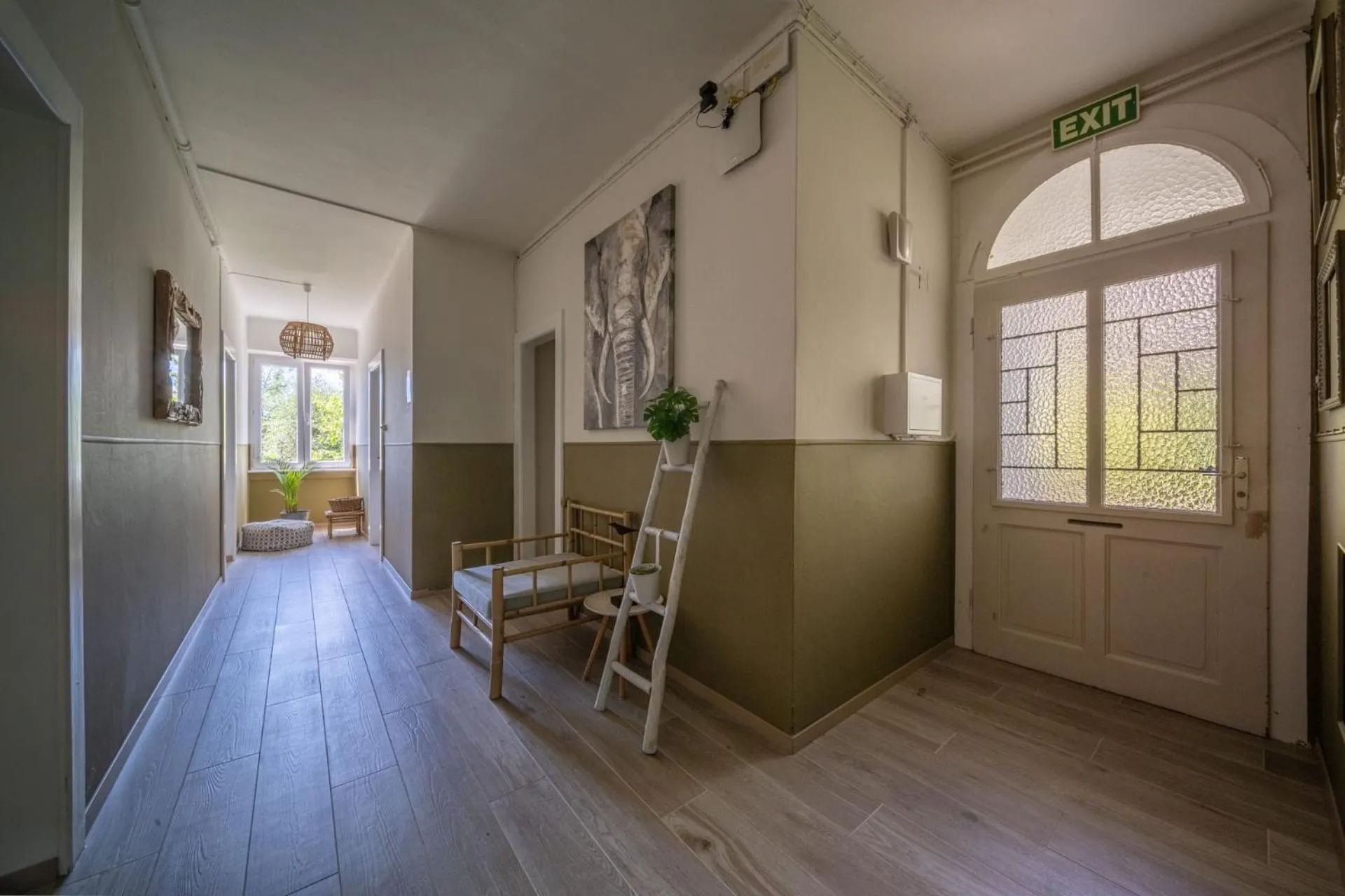 Property building in Easy Stay by Hotel La Perla