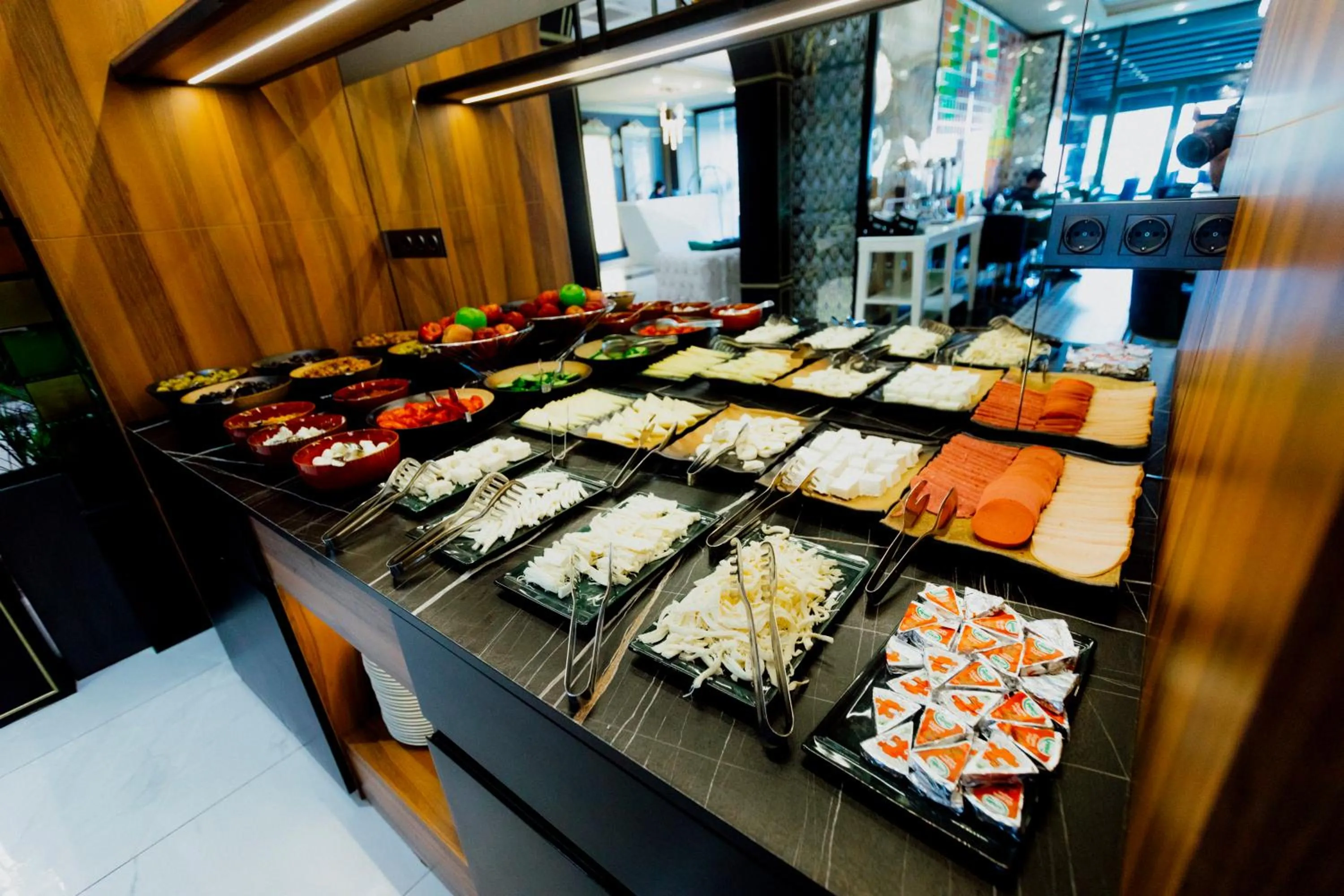 Buffet breakfast in Continent Luxury Suites Sakarya