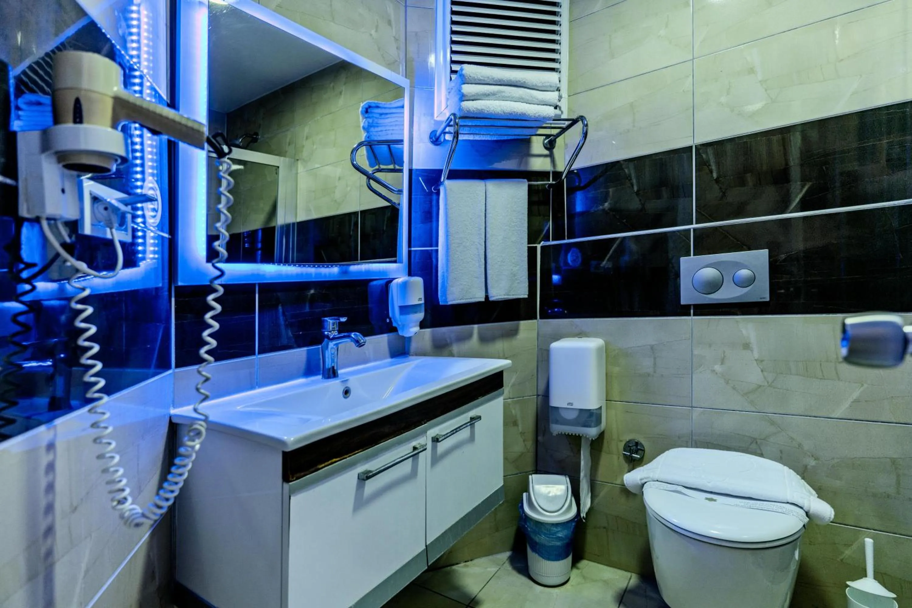 Bathroom in Kleopatra blue hawai hotel