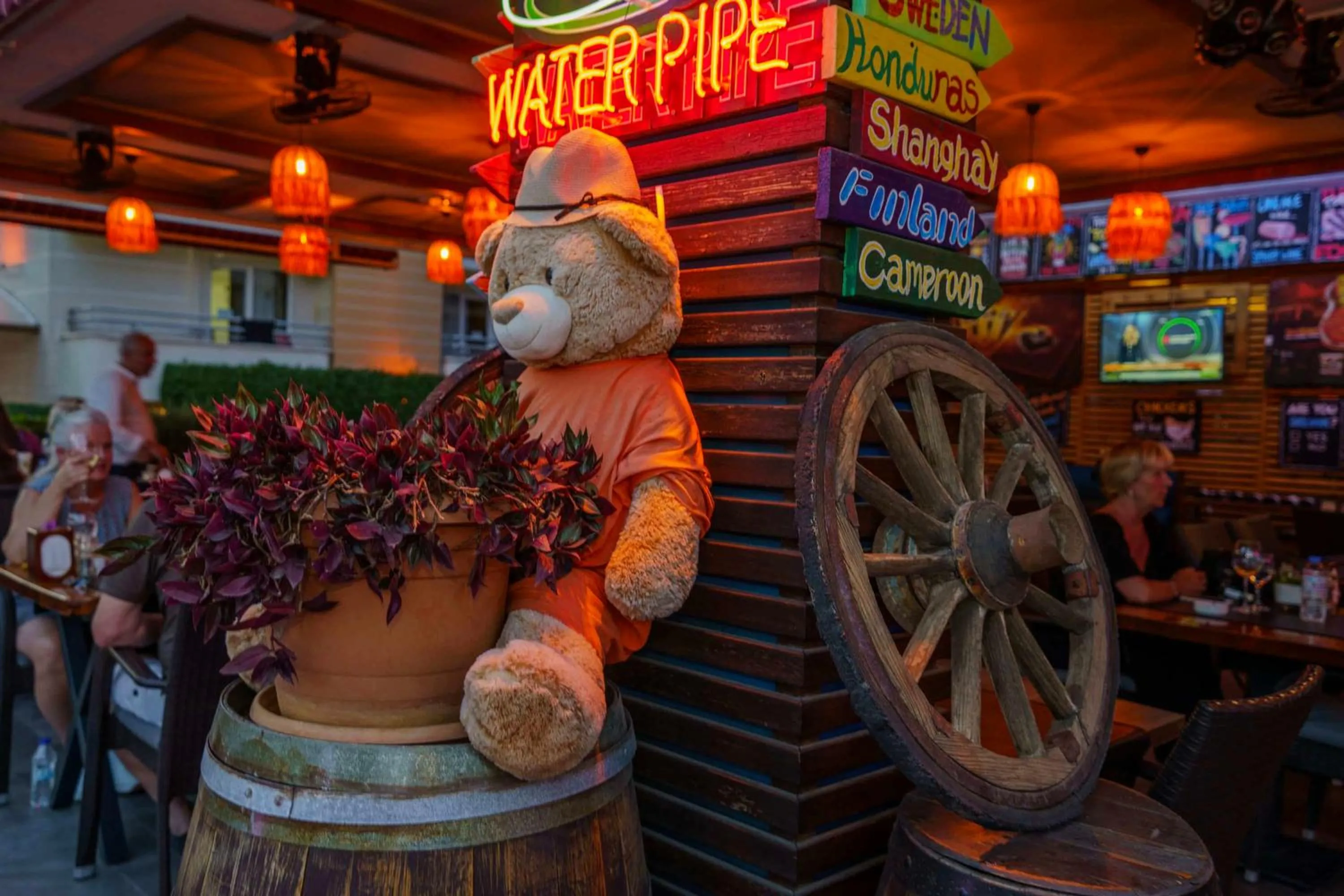 Restaurant/places to eat in Kleopatra blue hawai hotel