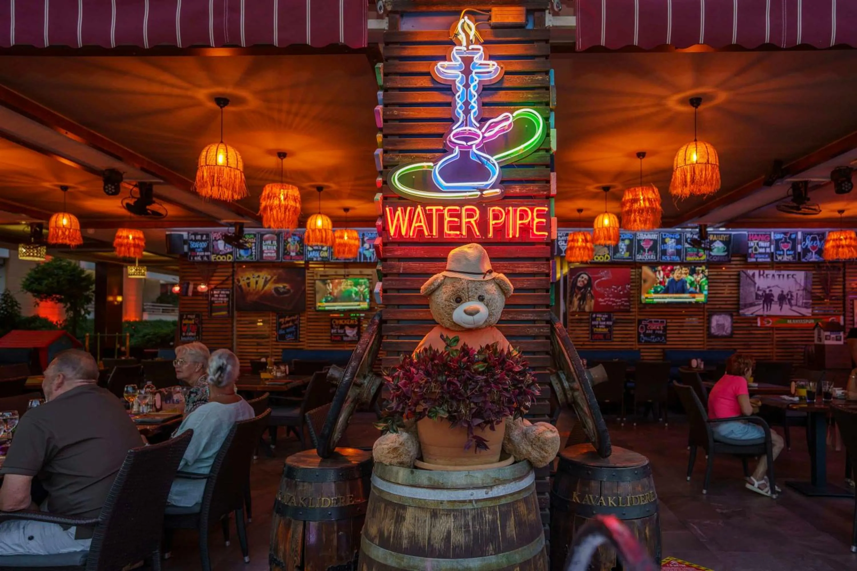 Restaurant/places to eat in Kleopatra blue hawai hotel