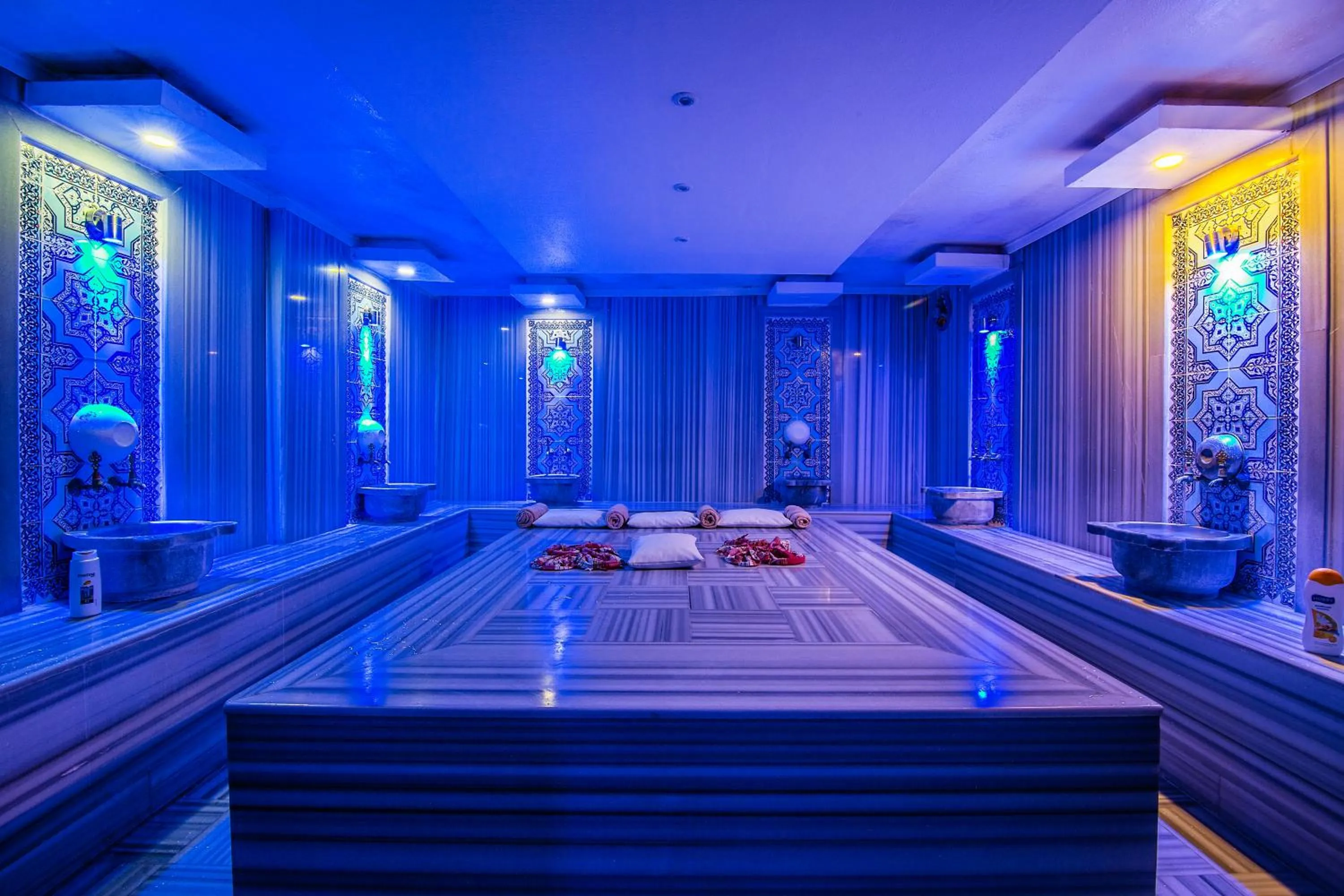 Public Bath in Kleopatra blue hawai hotel