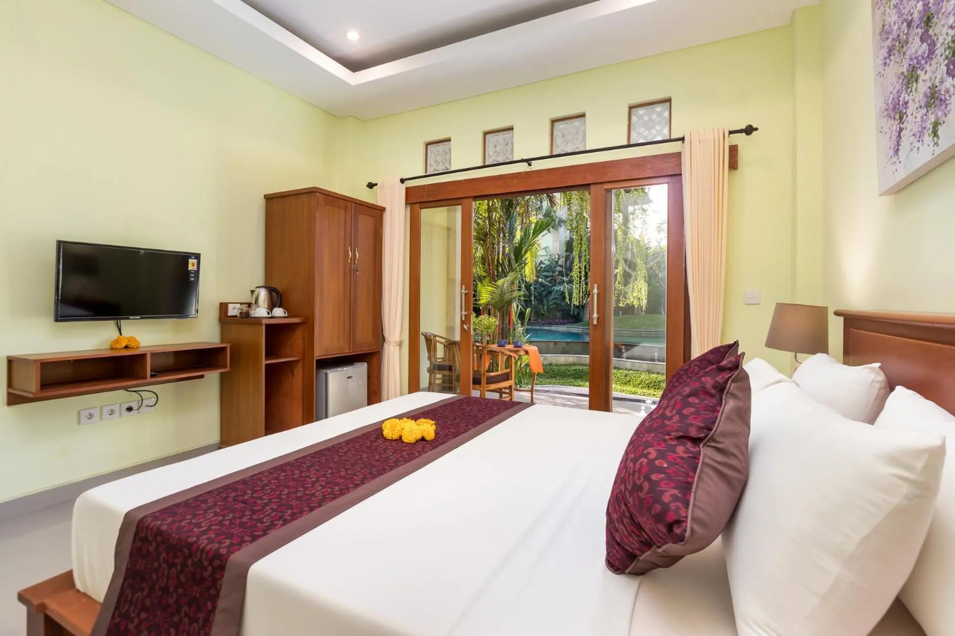 Bed in Hidden Padma Retreat