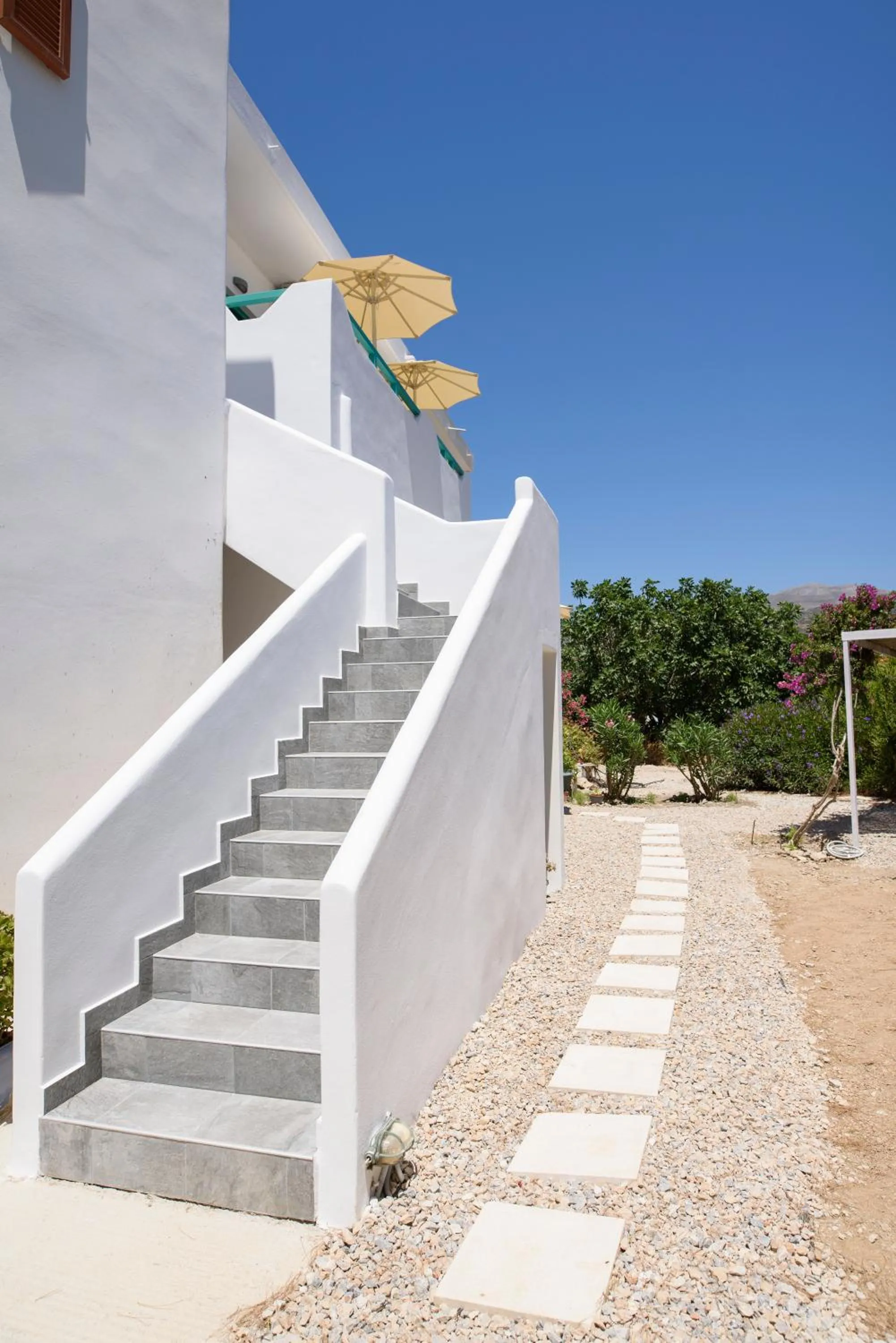 Facade/entrance in Porto Katapola Pension
