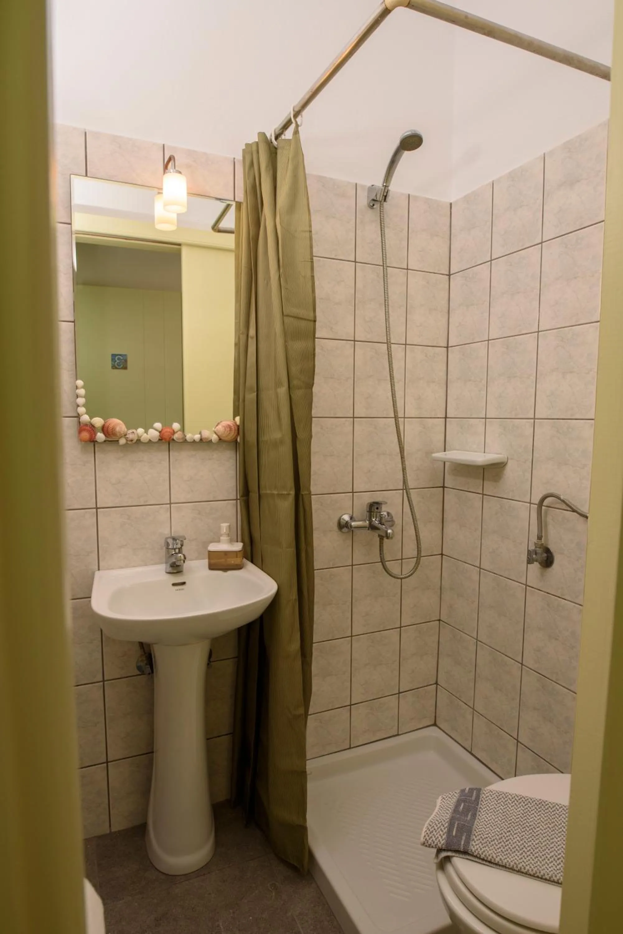 Bathroom in Porto Katapola Pension