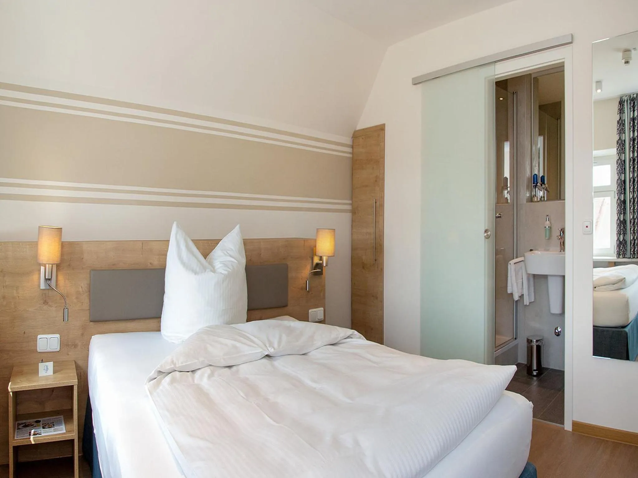 Bed in Hotelgasthof Bayerischer Hof