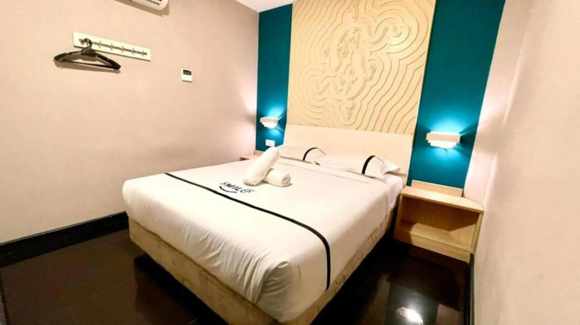 Bedroom, Bed in Smile Hotel Chow Kit PWTC