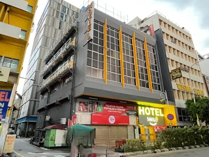 Property building in Smile Hotel Chow Kit PWTC