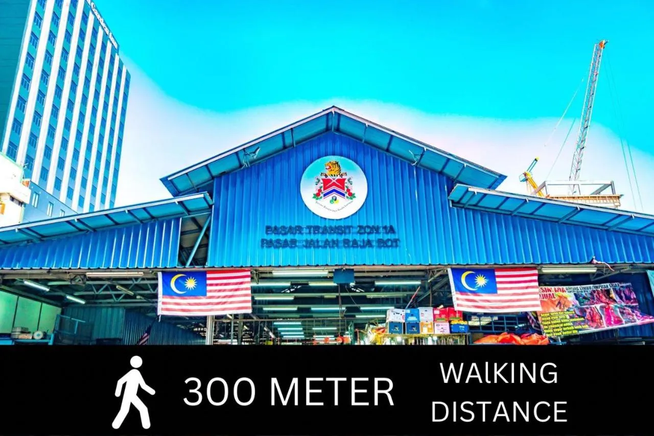 Supermarket/grocery shop in Smile Hotel Chow Kit PWTC