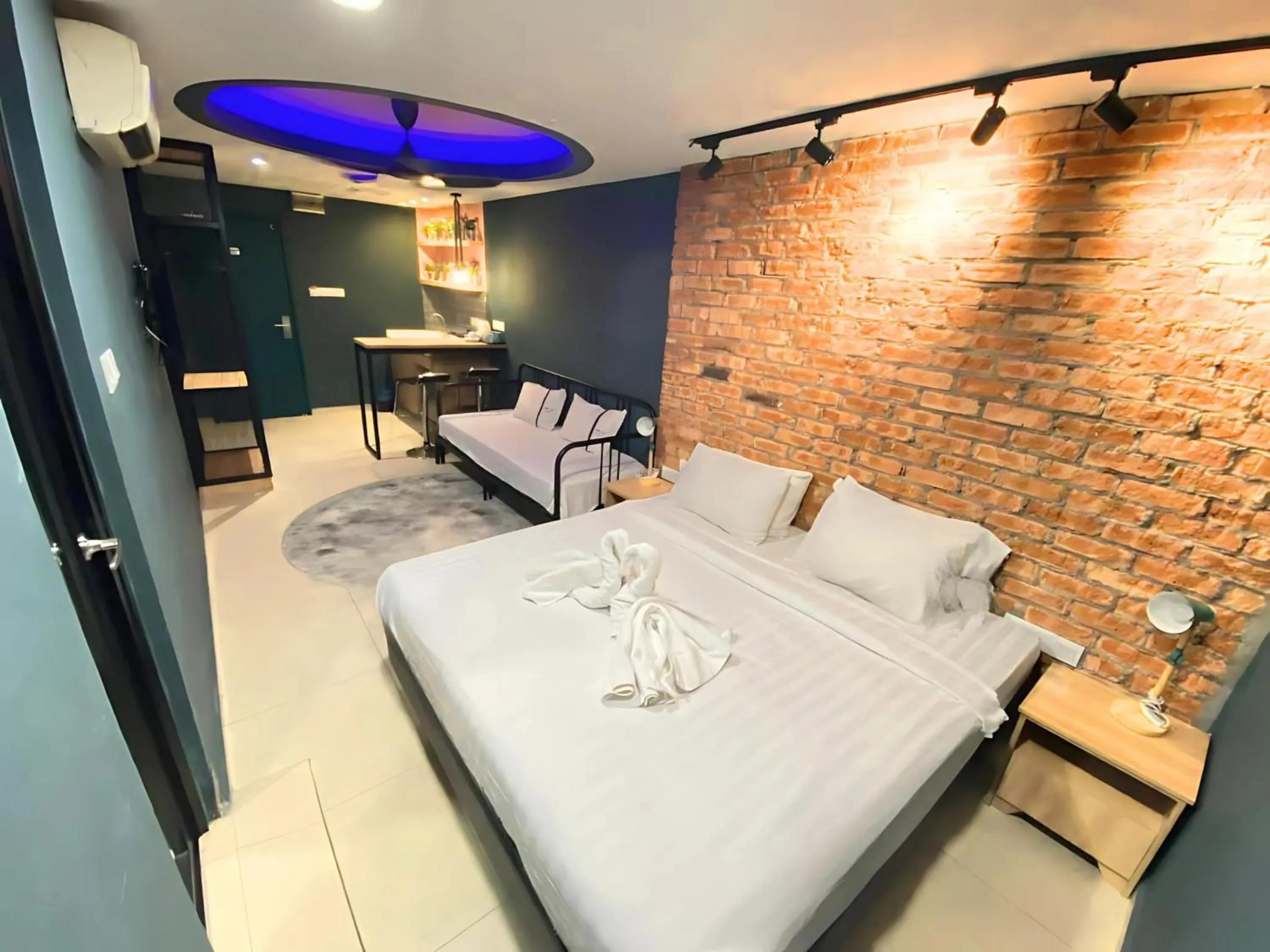 Bed in Smile Hotel Chow Kit PWTC