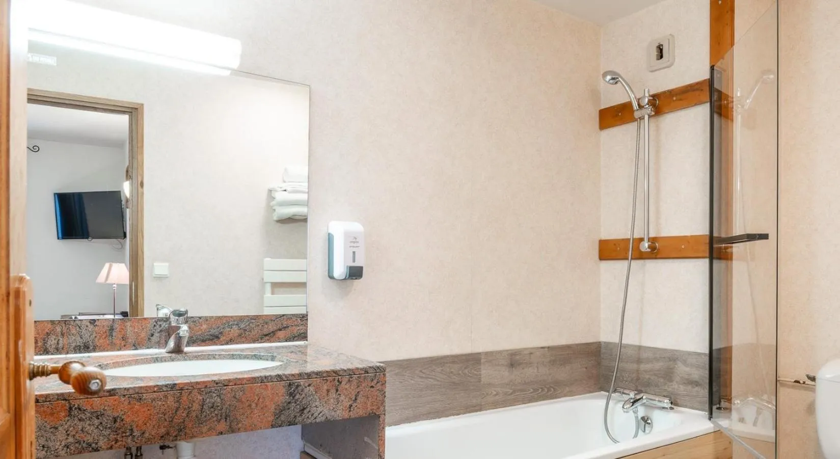 Bathroom in Logis Hôtel et Spa Le Christiania