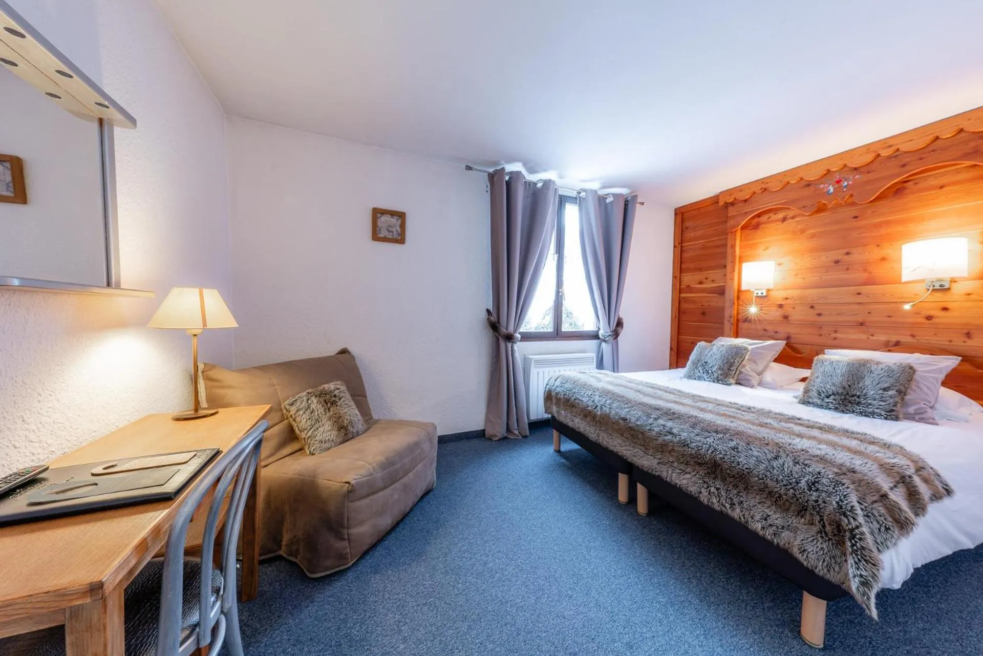 Bed in Logis Hôtel et Spa Le Christiania