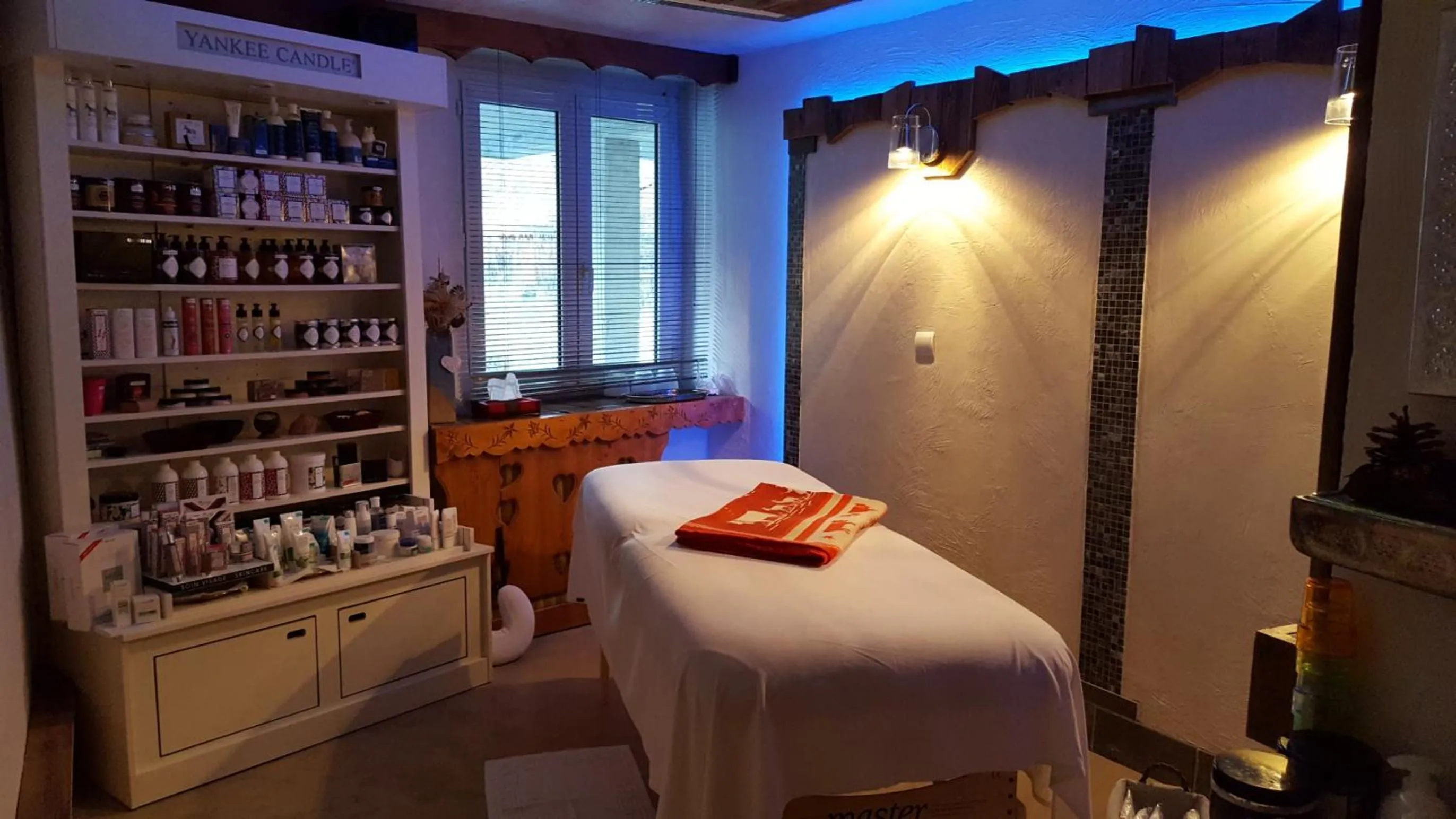 Massage in Logis Hôtel et Spa Le Christiania