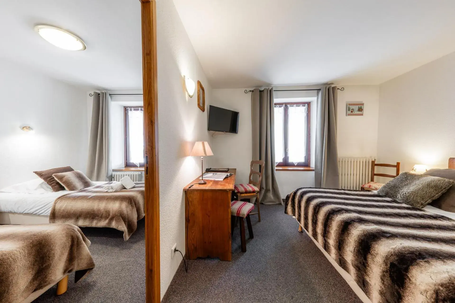 Comfort Quadruple Room in Logis Hôtel et Spa Le Christiania Comfort Quadruple Room in Logis Hôtel et Spa Le Christiania