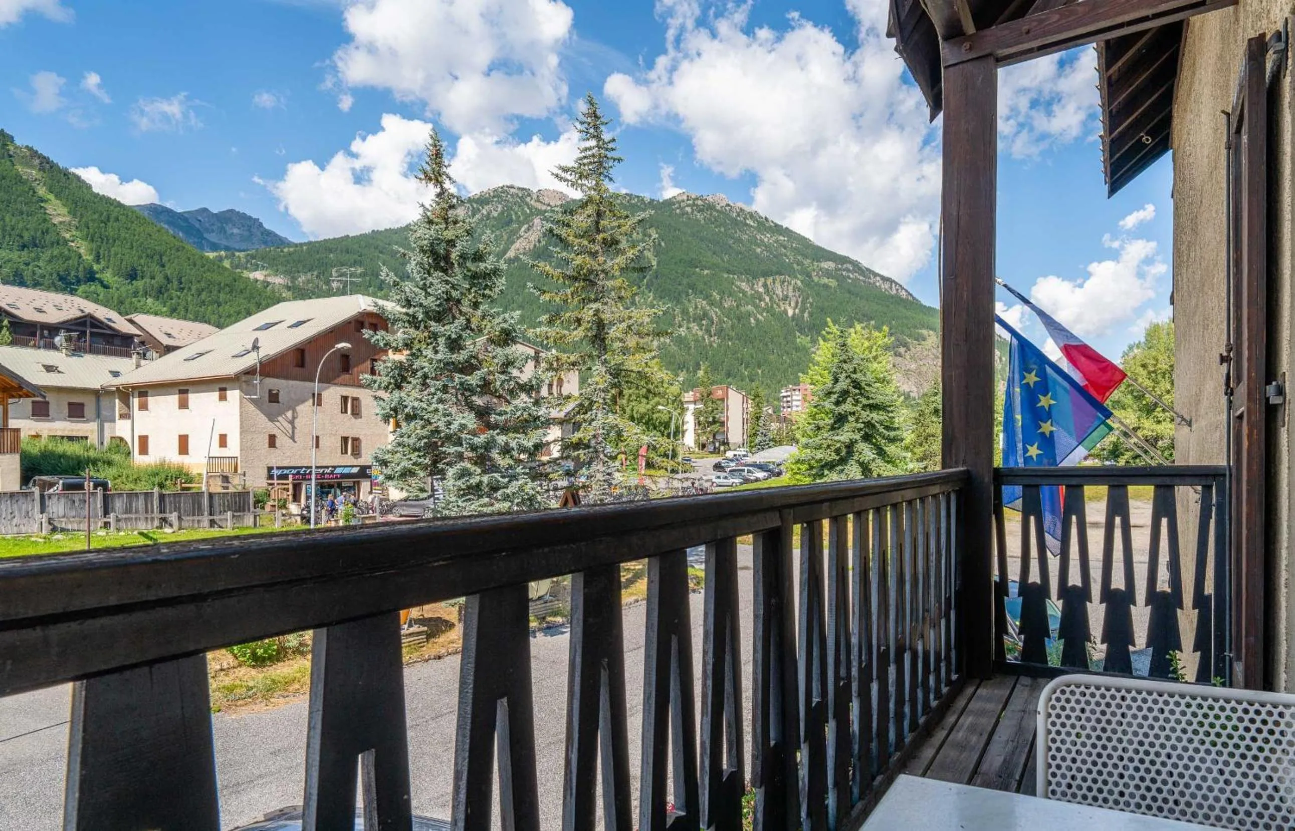 Spring in Logis Hôtel et Spa Le Christiania