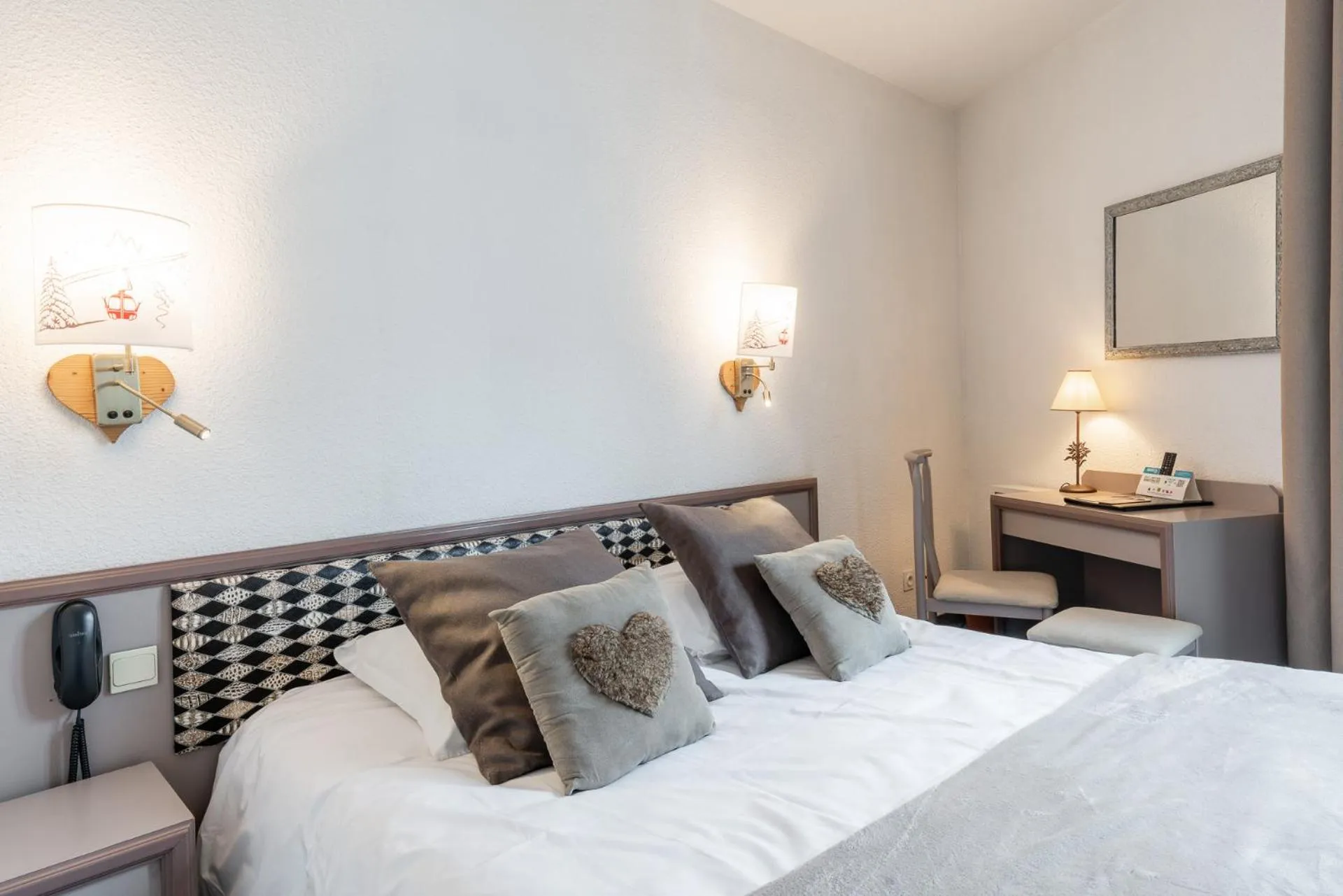 Bed in Logis Hôtel et Spa Le Christiania