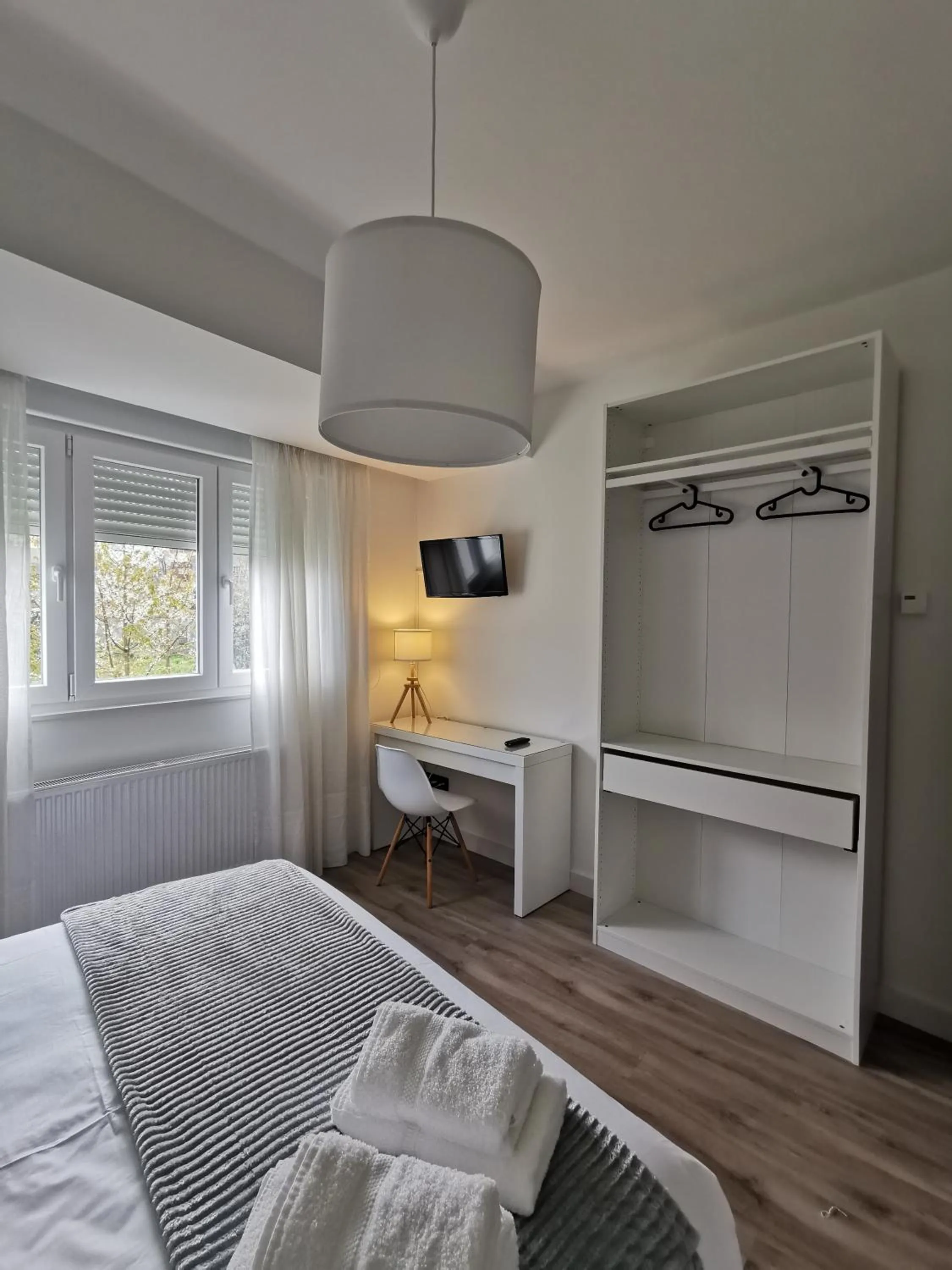 Photo of the whole room, Bed in Seijo