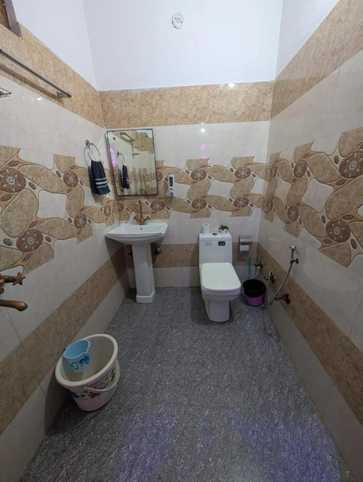 Shower in Taj Street Hostel