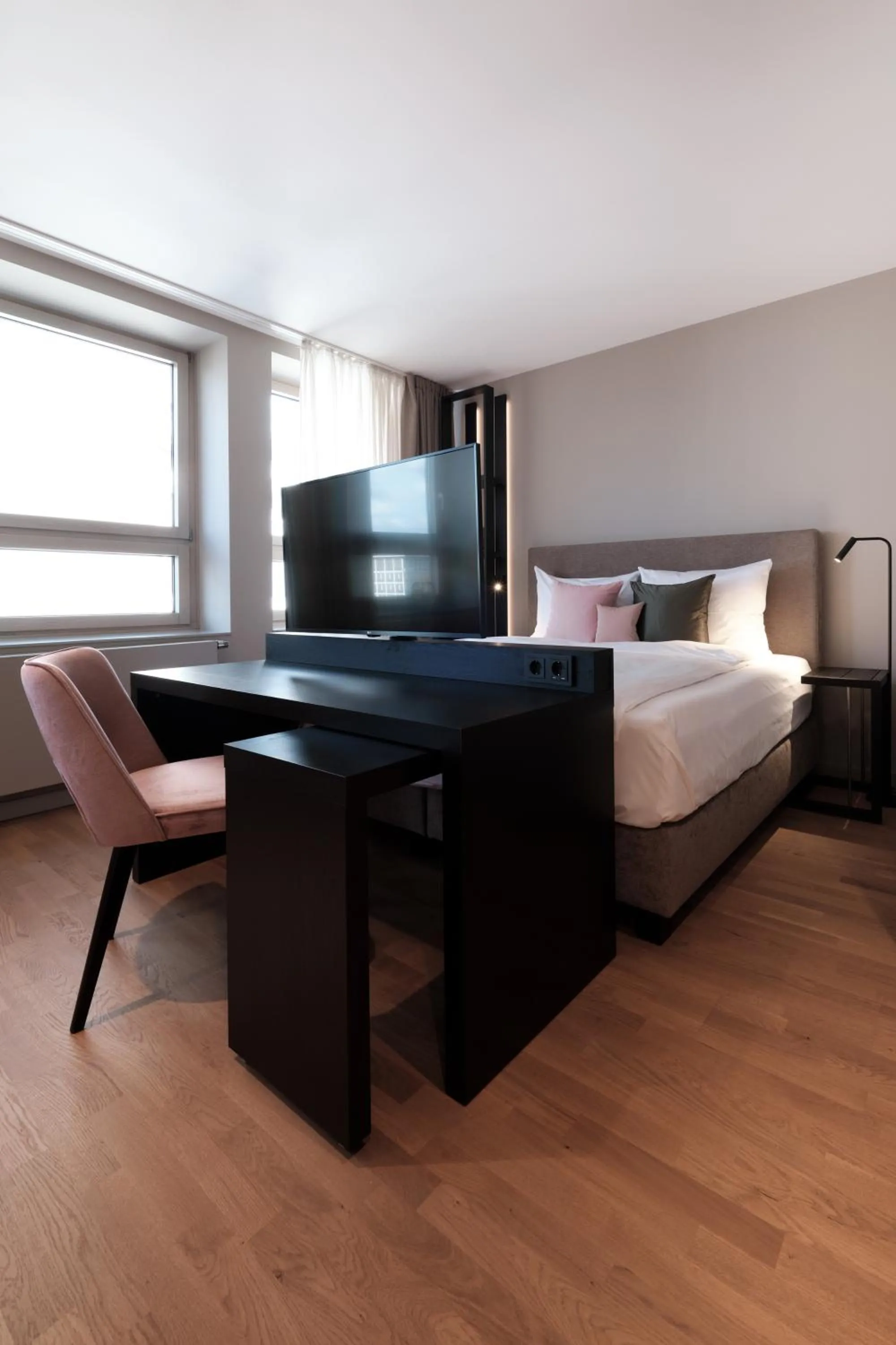 Communal lounge/ TV room, Bed in SAXX Hotel "Am Theater Karree"