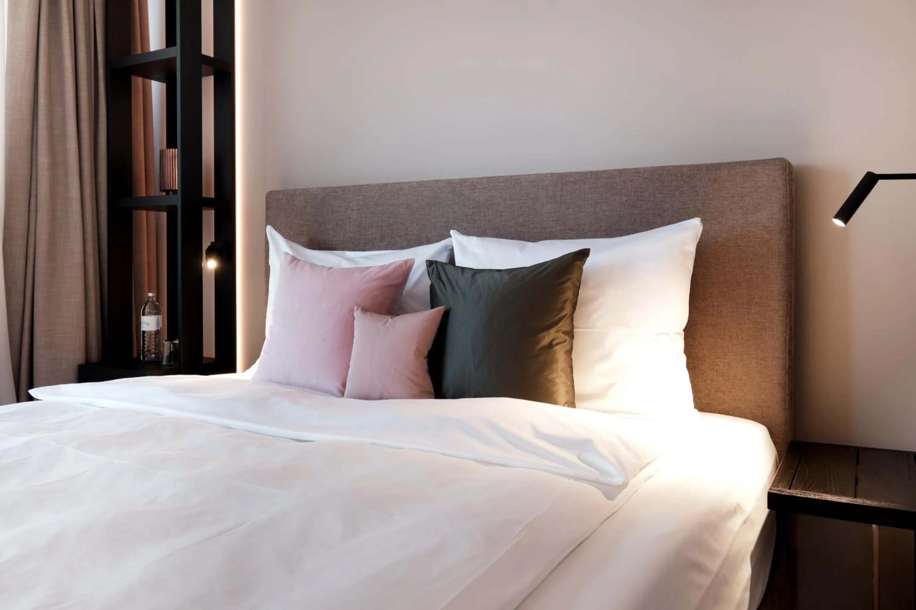 Bedroom, Bed in SAXX Hotel "Am Theater Karree"