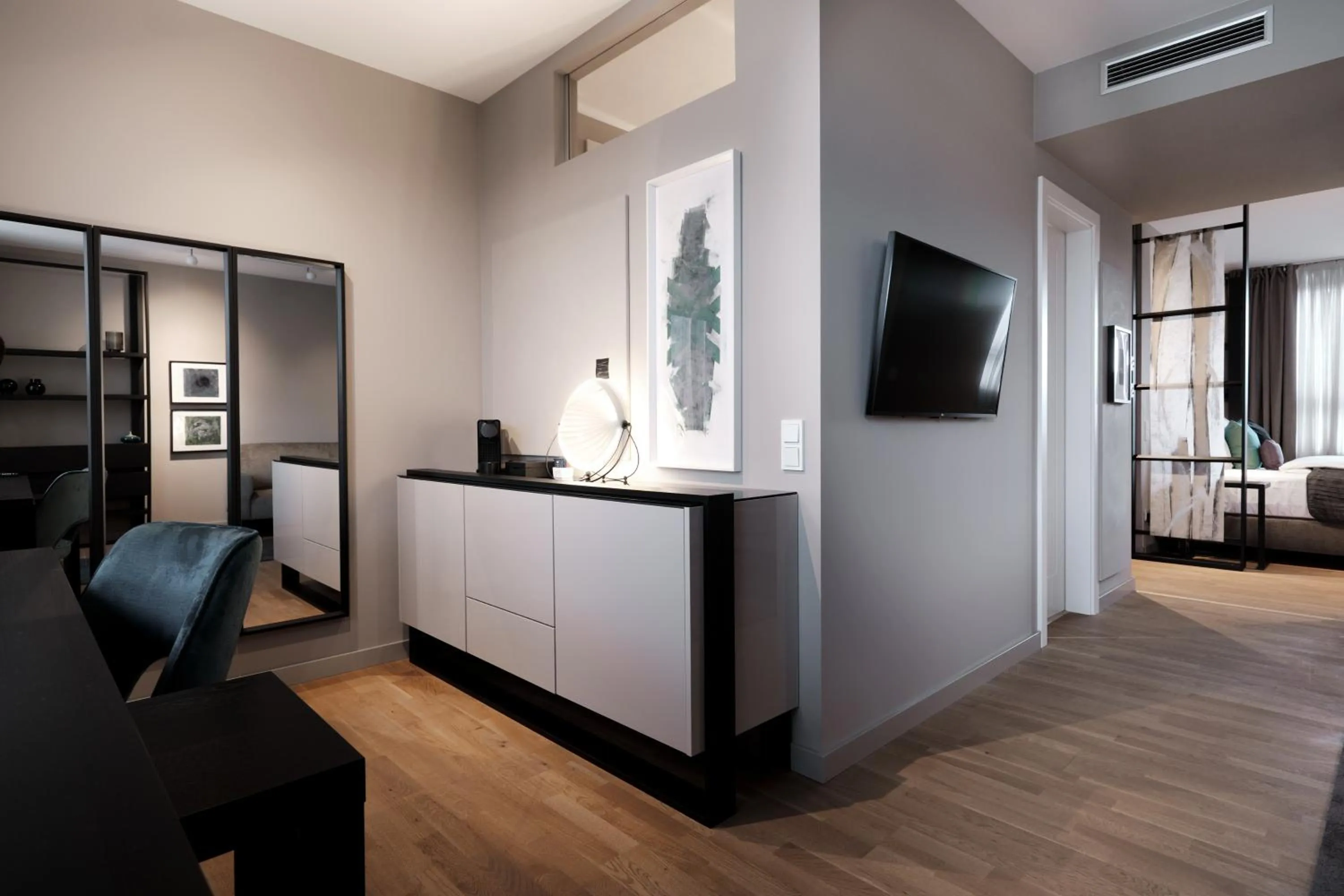 TV and multimedia in SAXX Hotel "Am Theater Karree"