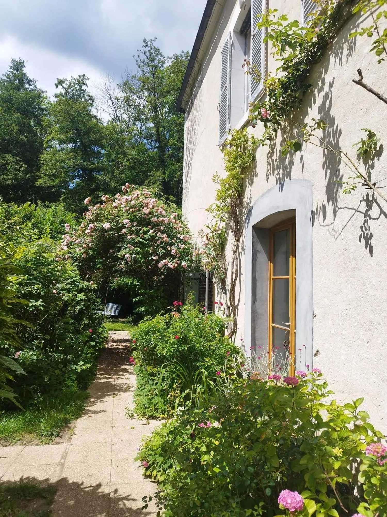 Property building in Il était une fois un jardin