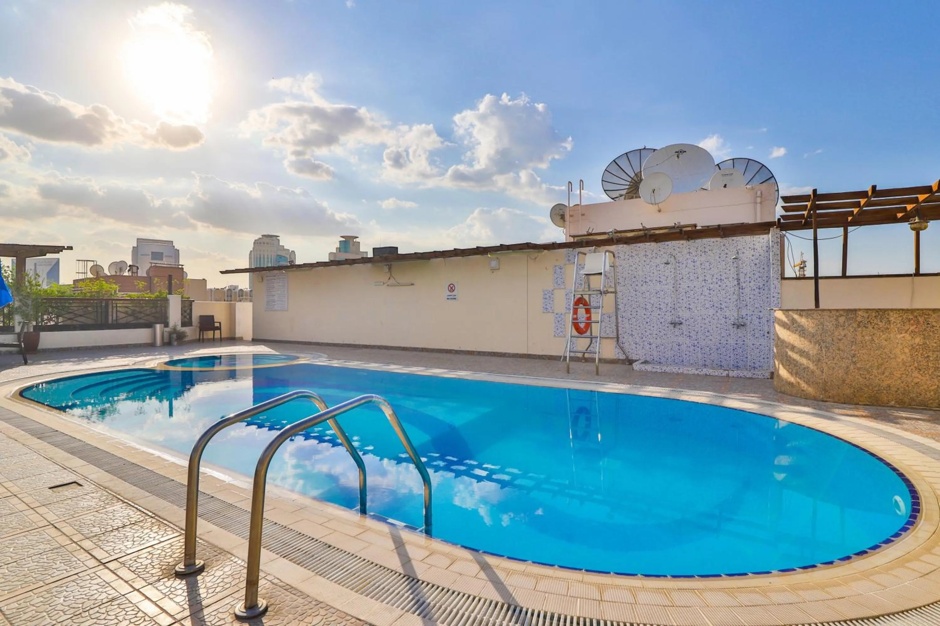 Swimming pool in Landmark Summit Hotel