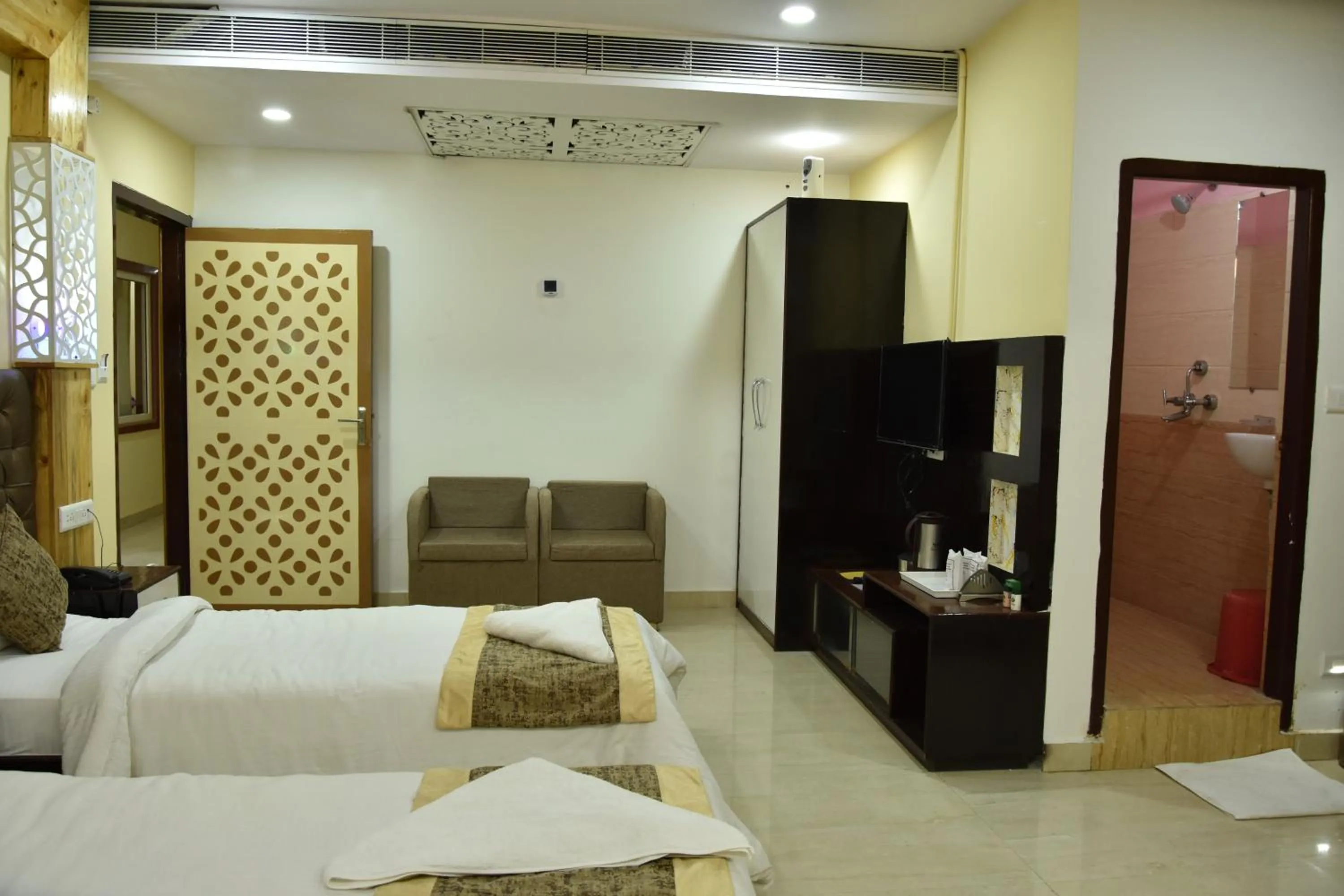 Bed in Hotel Sarweshwary